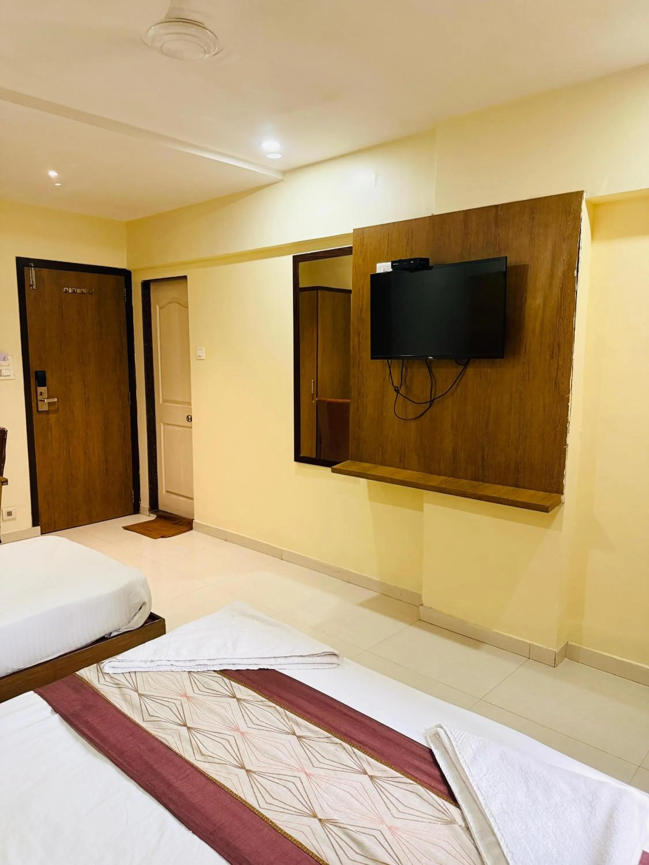 Bedroom, Bed in Hotel Crystal Luxury Inn- Bandra