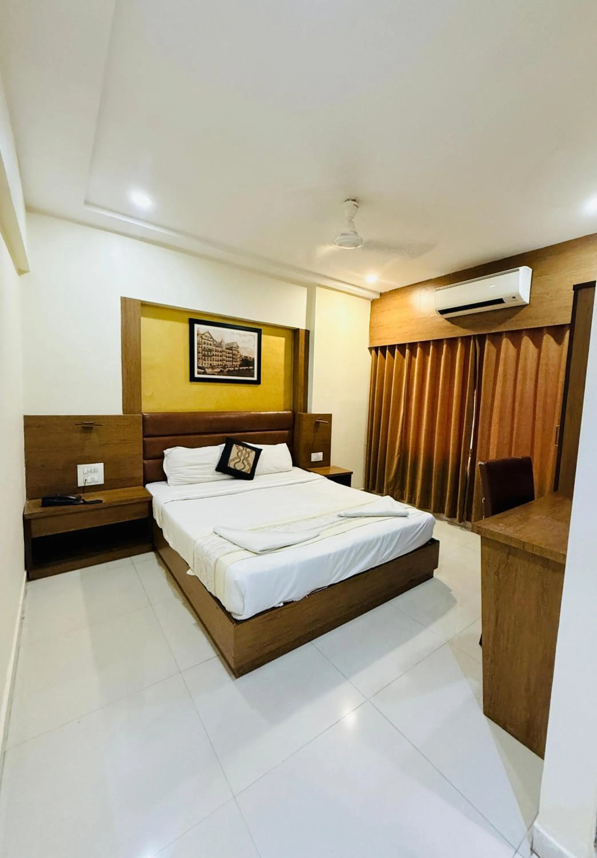 Bedroom, Bed in Hotel Crystal Luxury Inn- Bandra