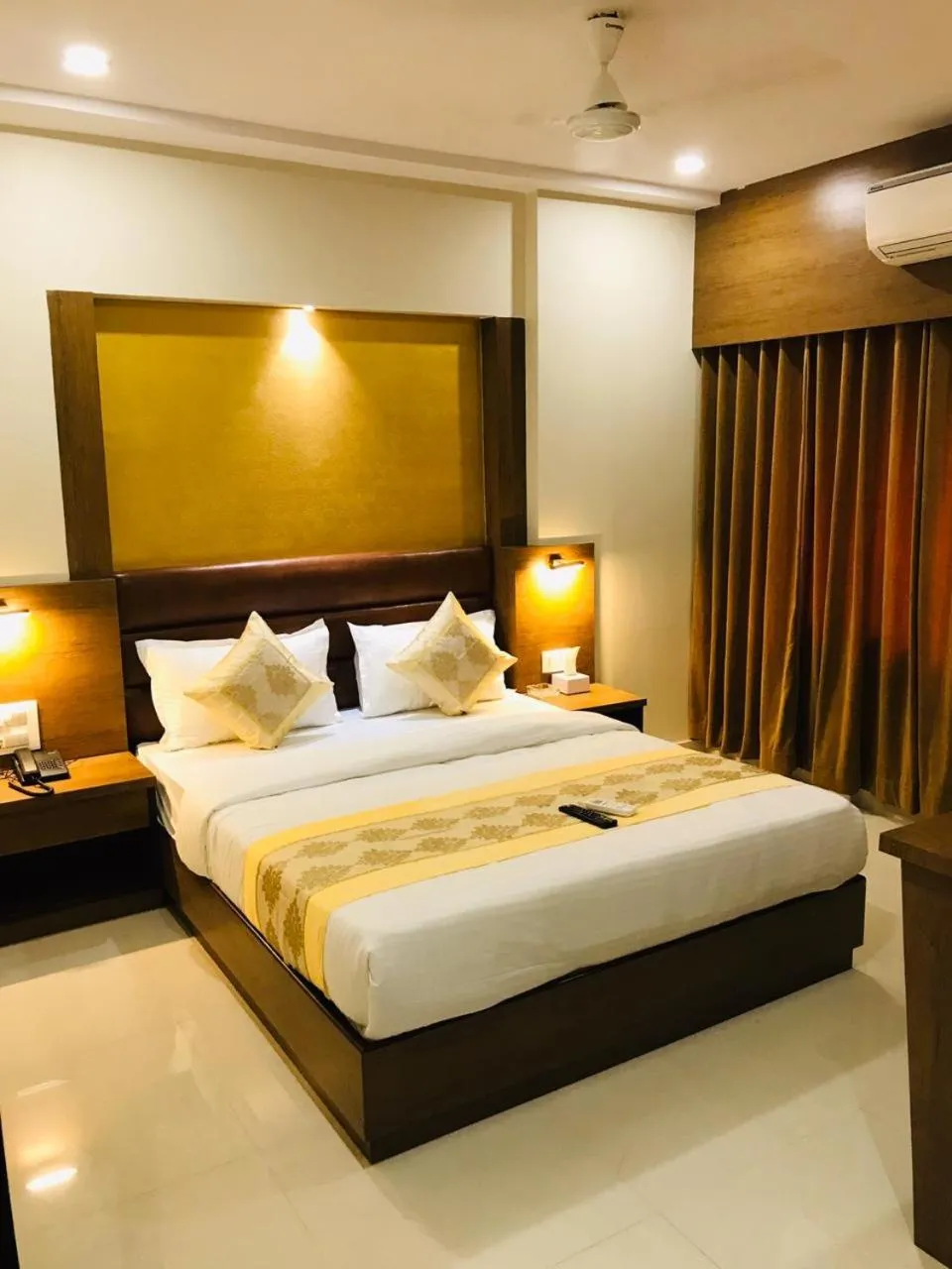 Bed in Hotel Crystal Luxury Inn- Bandra