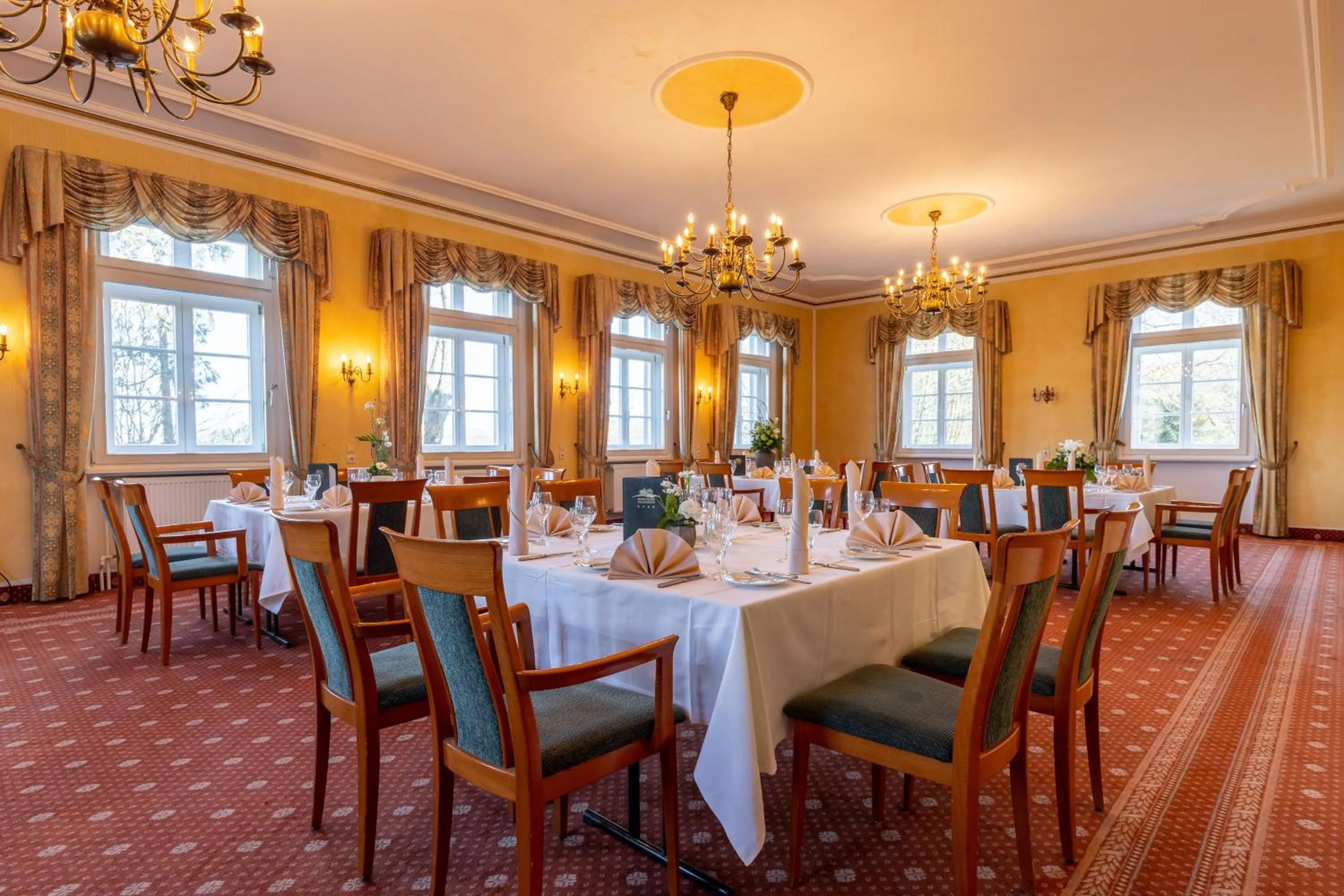 Restaurant/places to eat in Jagdschloss Hotel Niederwald