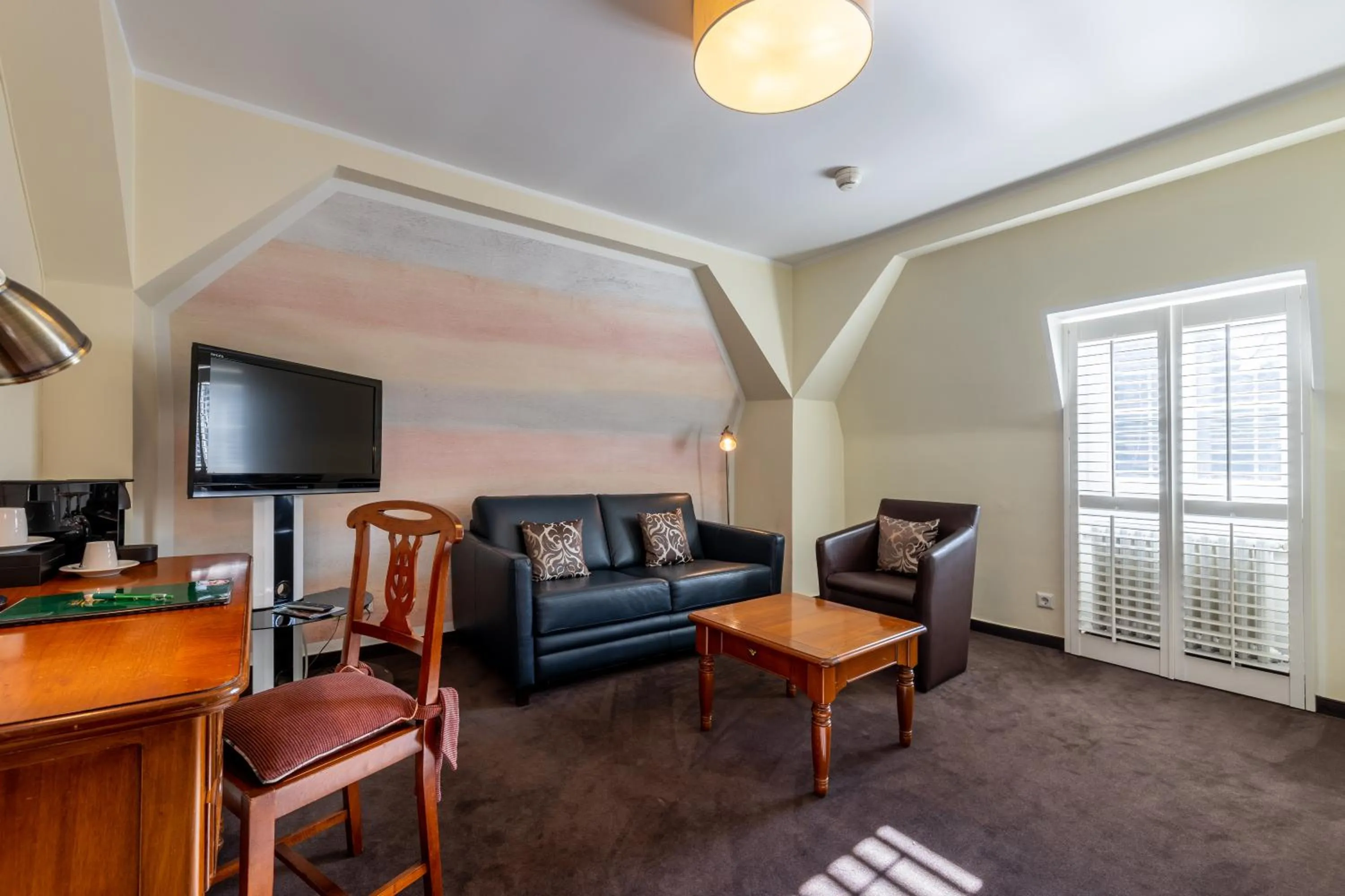 Communal lounge/ TV room in Jagdschloss Hotel Niederwald