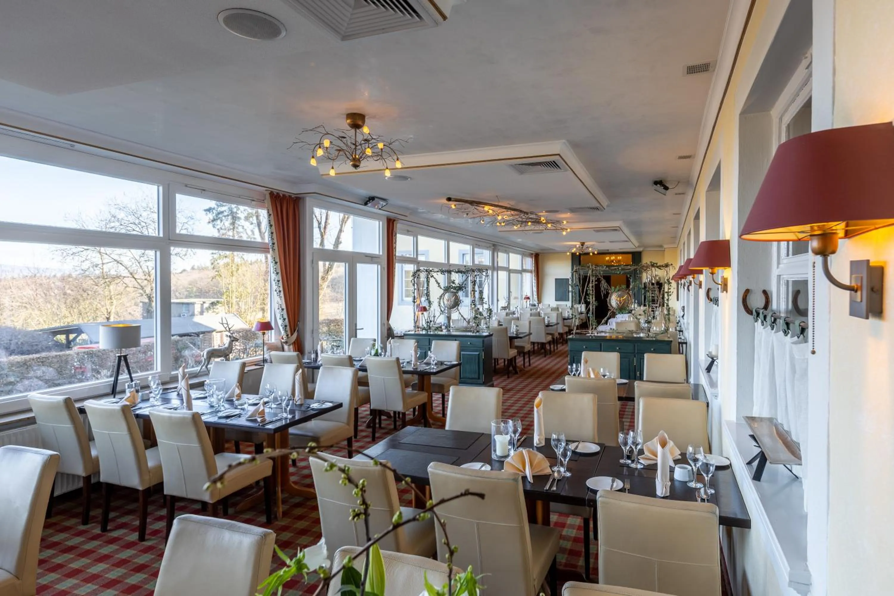 Restaurant/places to eat in Jagdschloss Hotel Niederwald