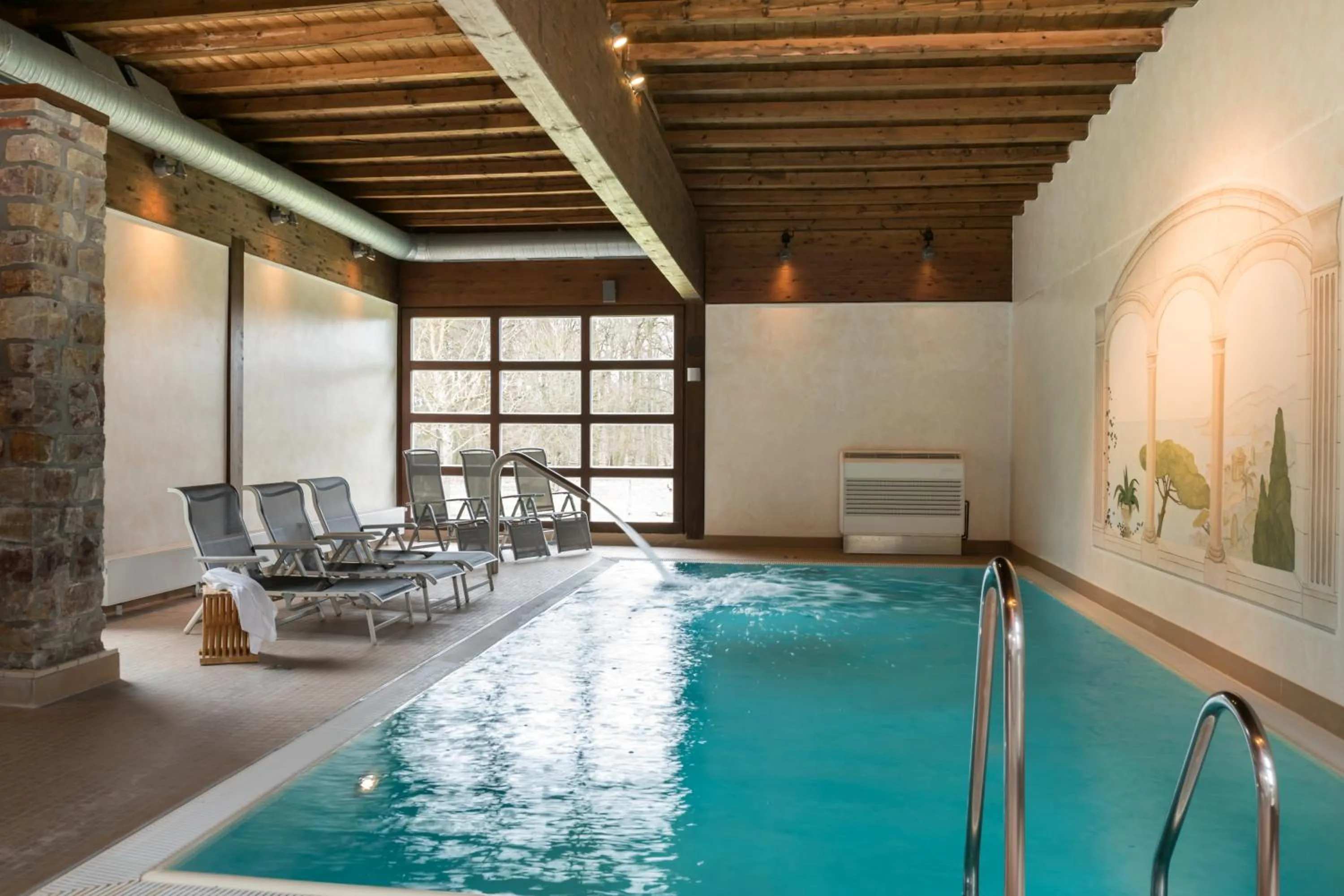 Swimming pool in Jagdschloss Hotel Niederwald