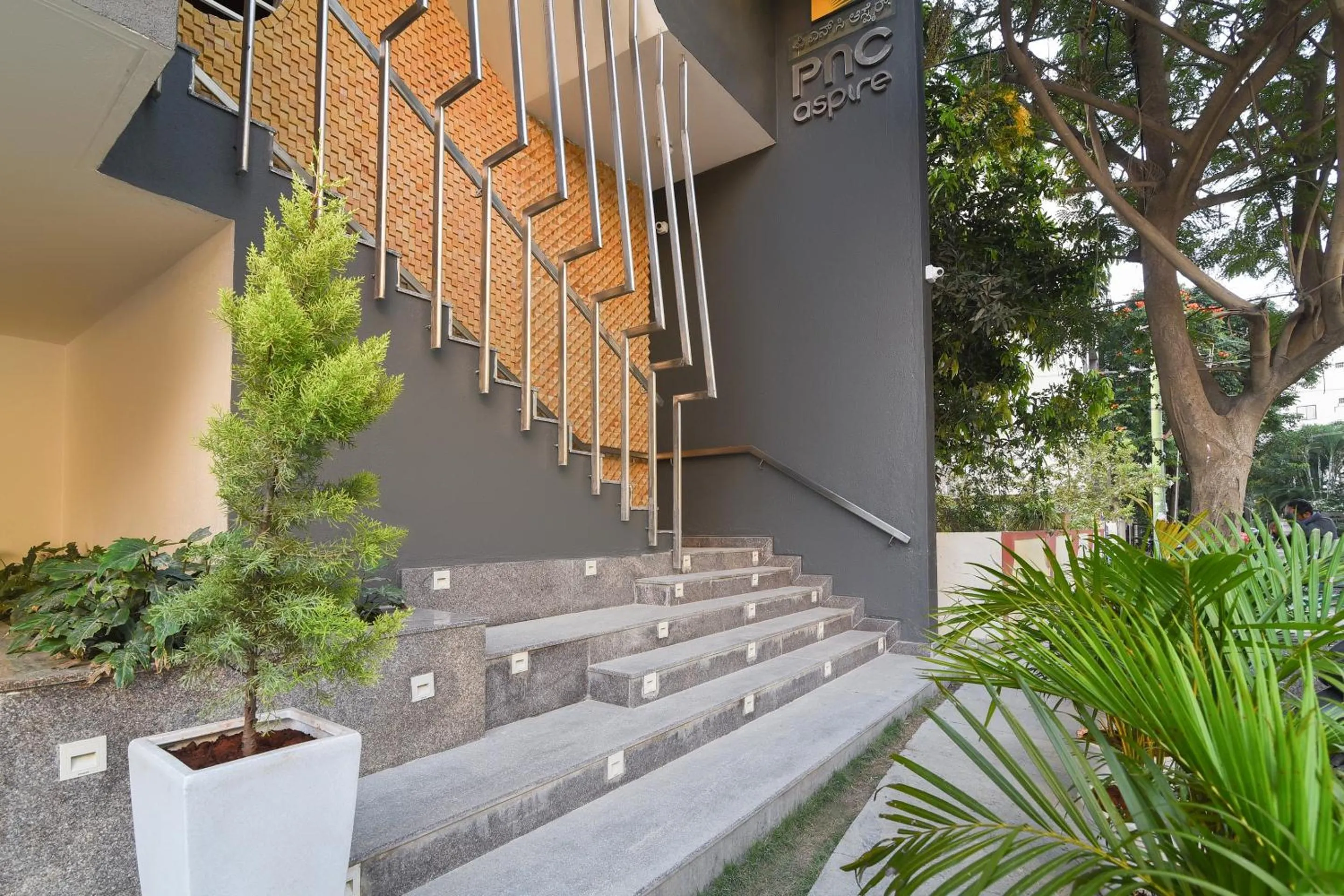 Facade/entrance in Super Townhouse Spruce Hotels Bellandur