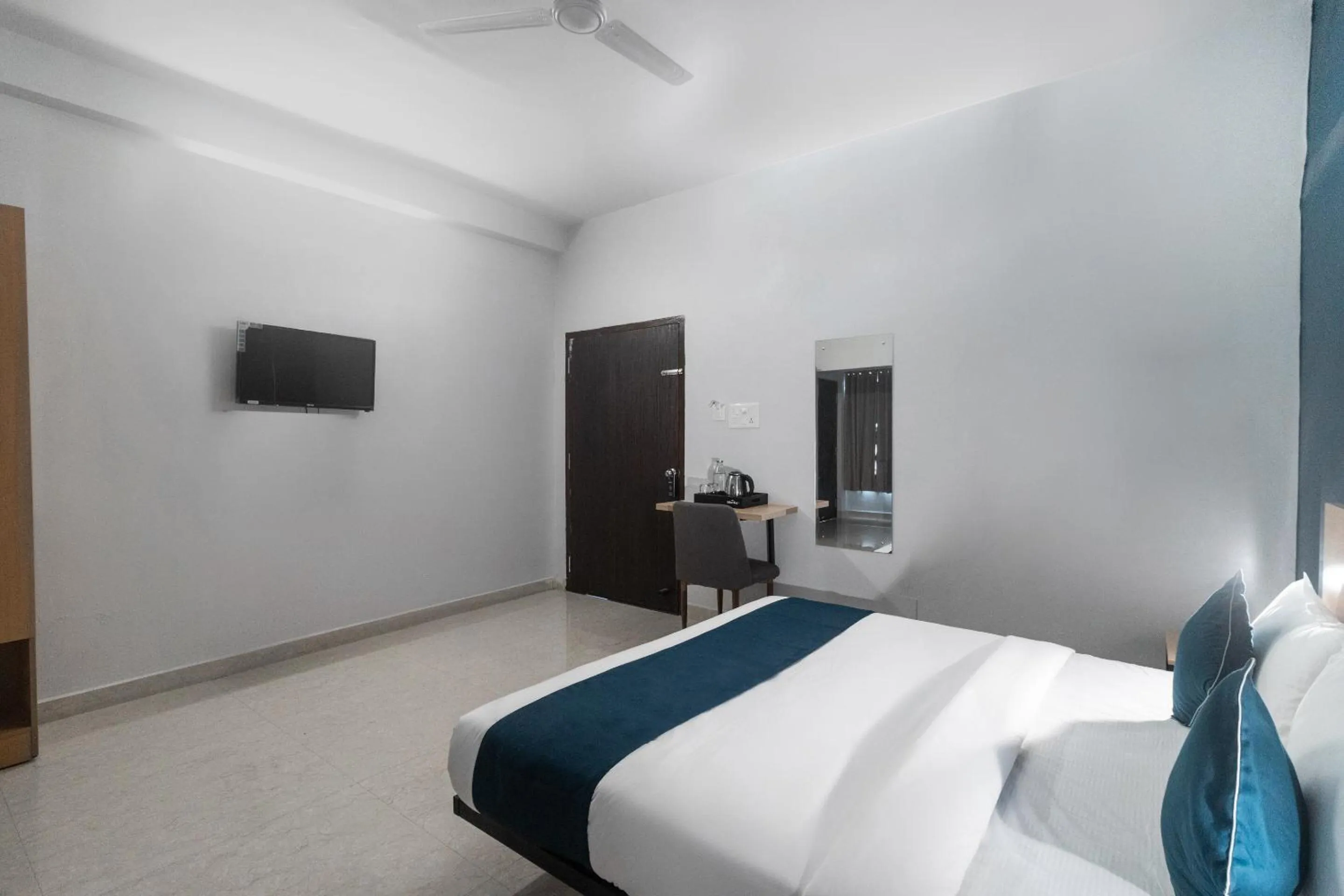 Bedroom, Bed in Namaskar Silver Key