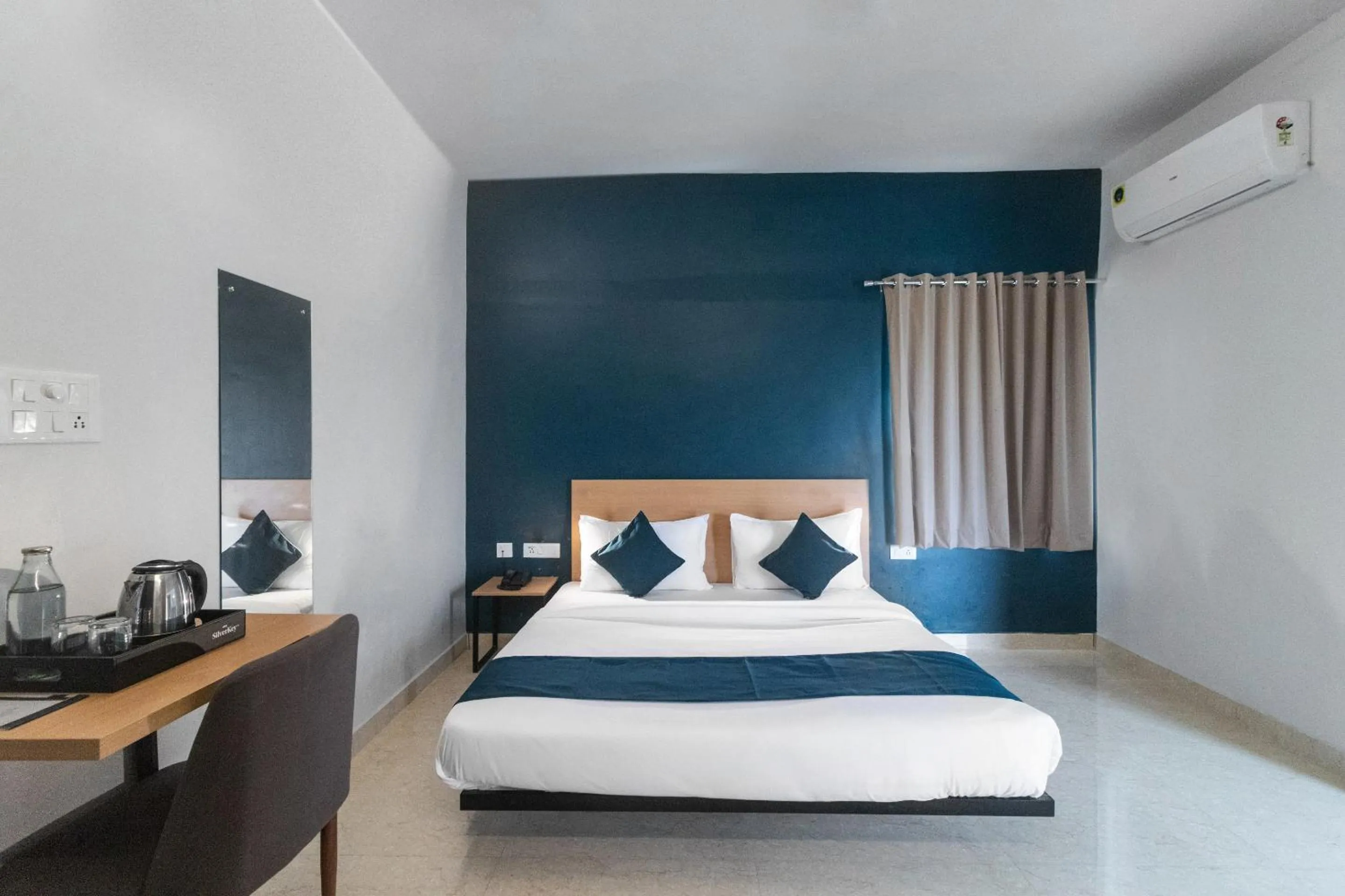 Bedroom, Bed in Super Namaskar Silver Key