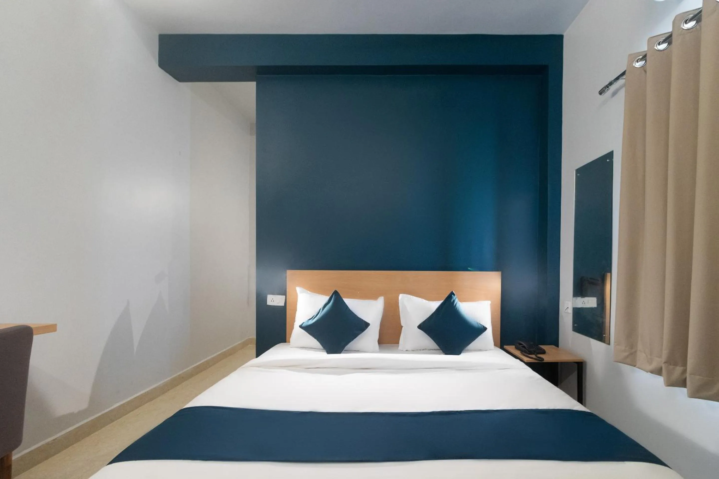 Bedroom, Bed in Super Namaskar Silver Key