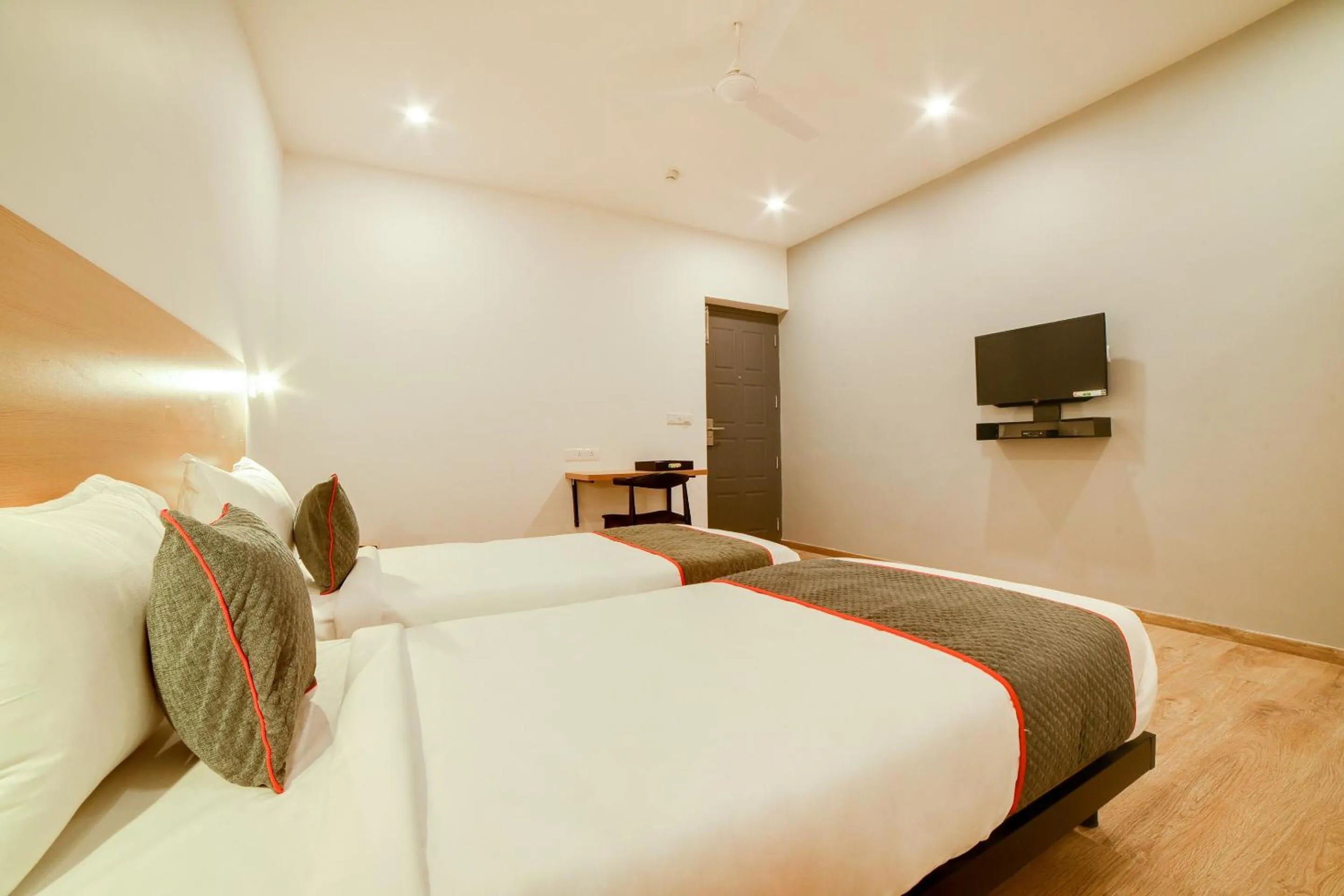 Bedroom, Bed in Super Townhouse Hosur Main Road Bommanahalli Near Gopalan Innovation Mall