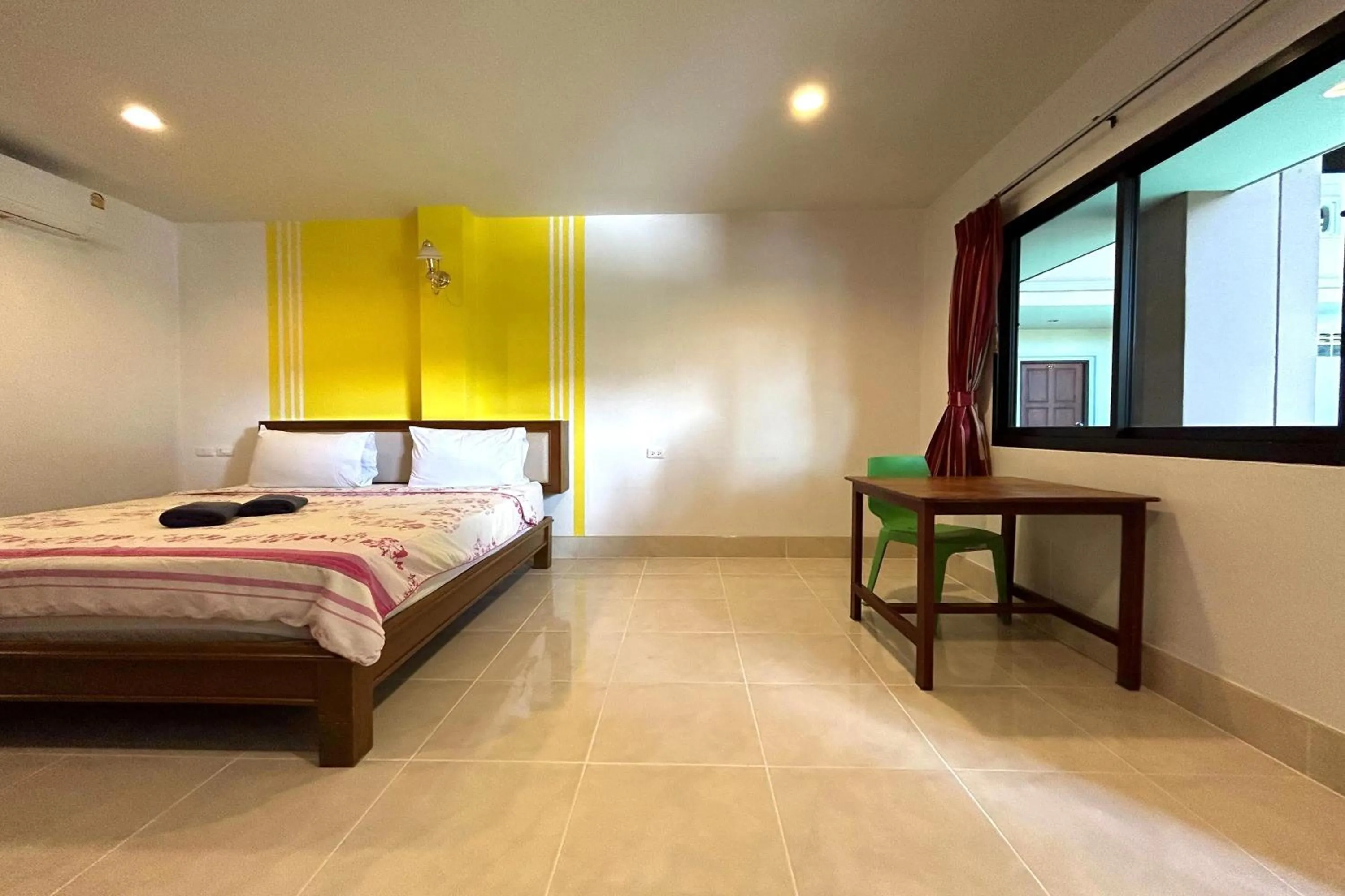 Bedroom, Bed in SB Park Mansion