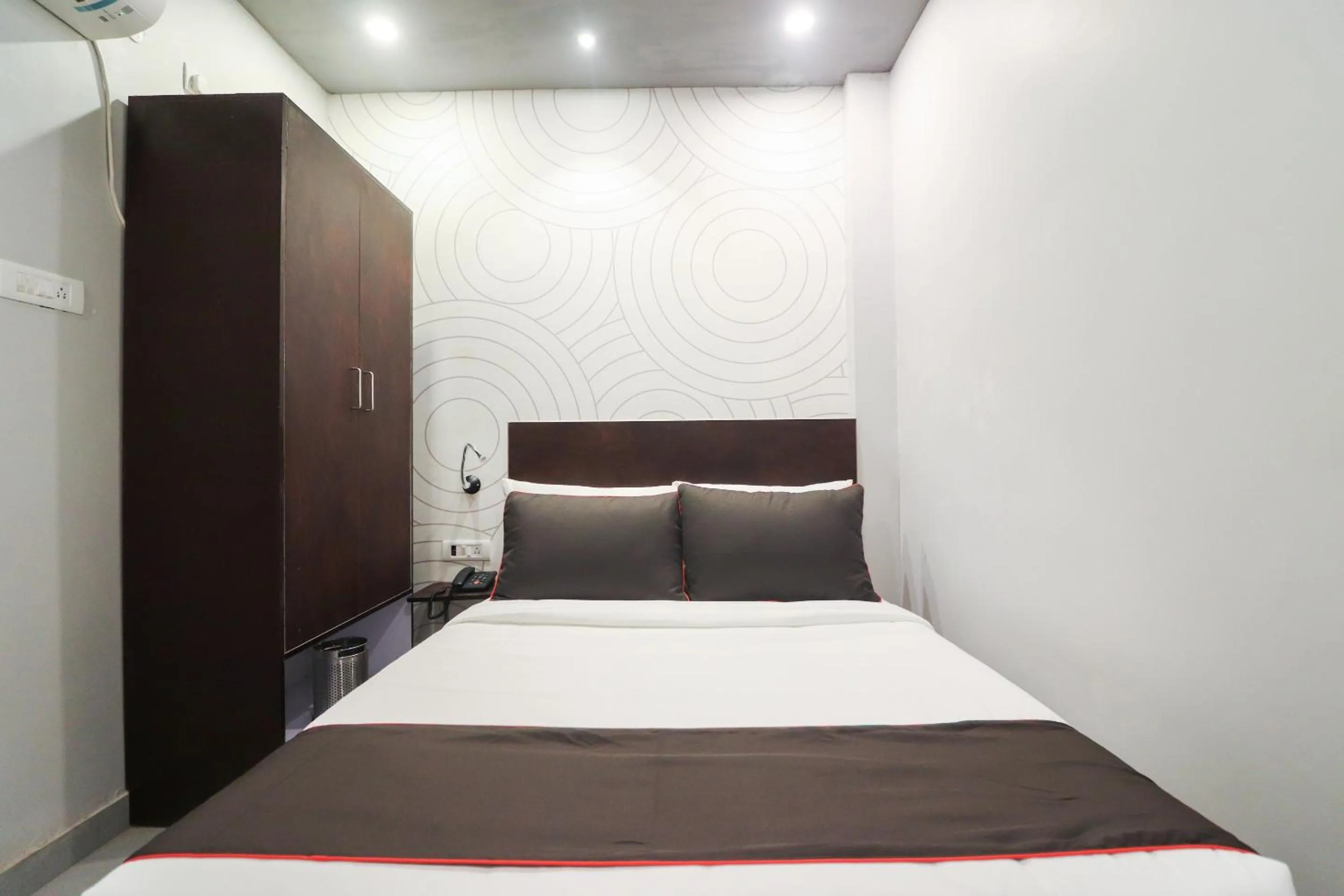 Bedroom, Bed in Super Collection O Sonica Gold Civil Lines