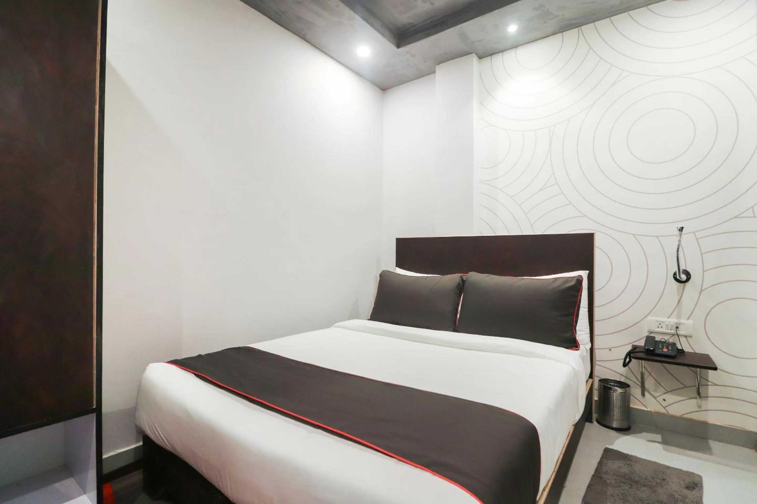 Bedroom, Bed in Super Collection O Sonica Gold Civil Lines