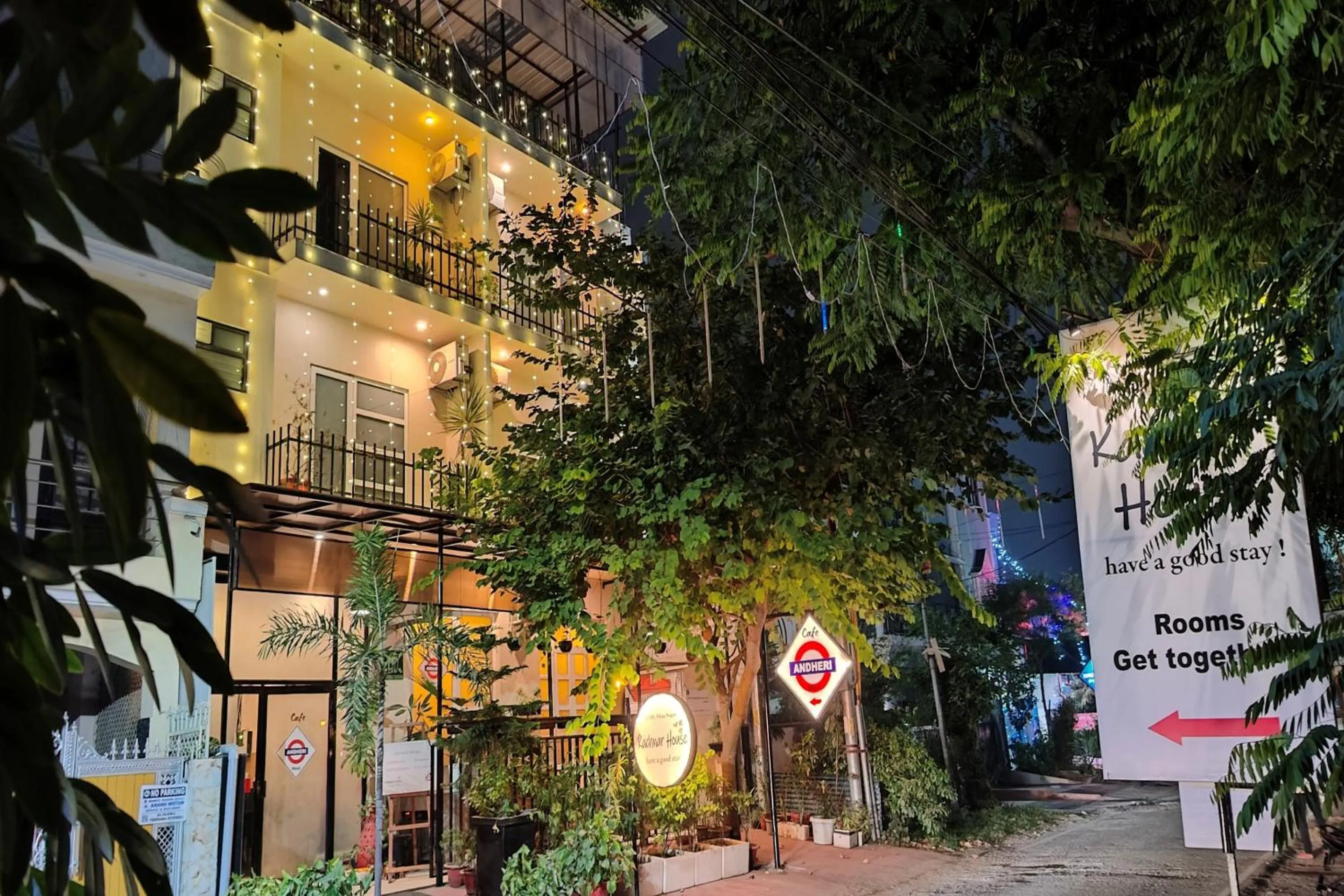 Facade/entrance in Super Townhouse Kachnar House Vikas Nagar