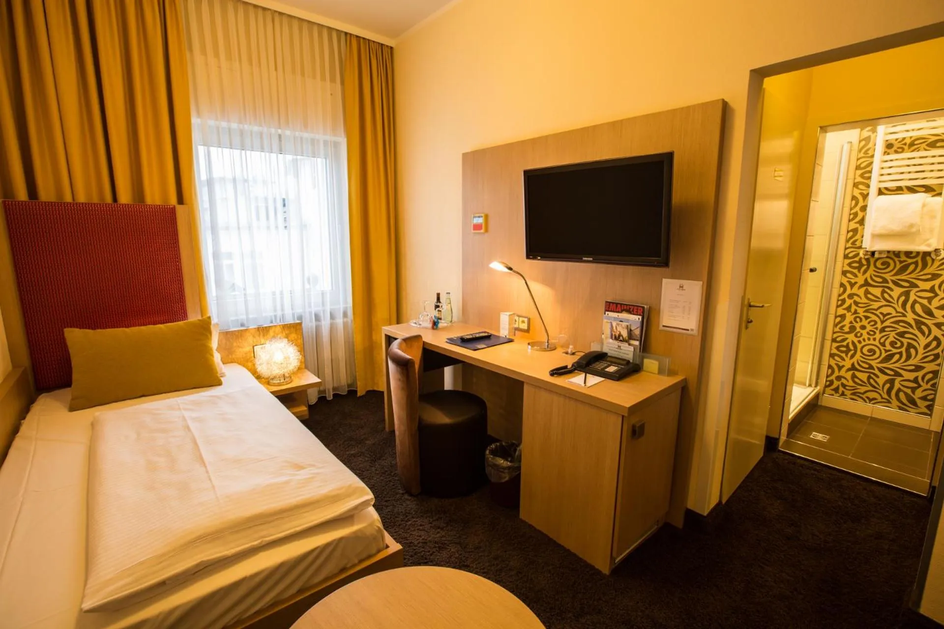 TV and multimedia, Bed in Top Hotel Hammer - Mainz Hauptbahnhof