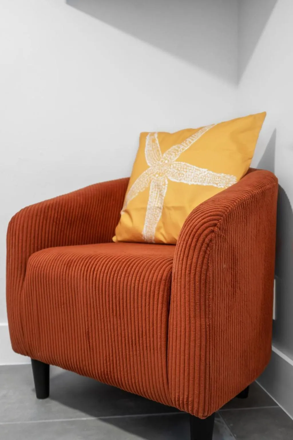 Decorative detail in Galleria Apartments By Lowkl