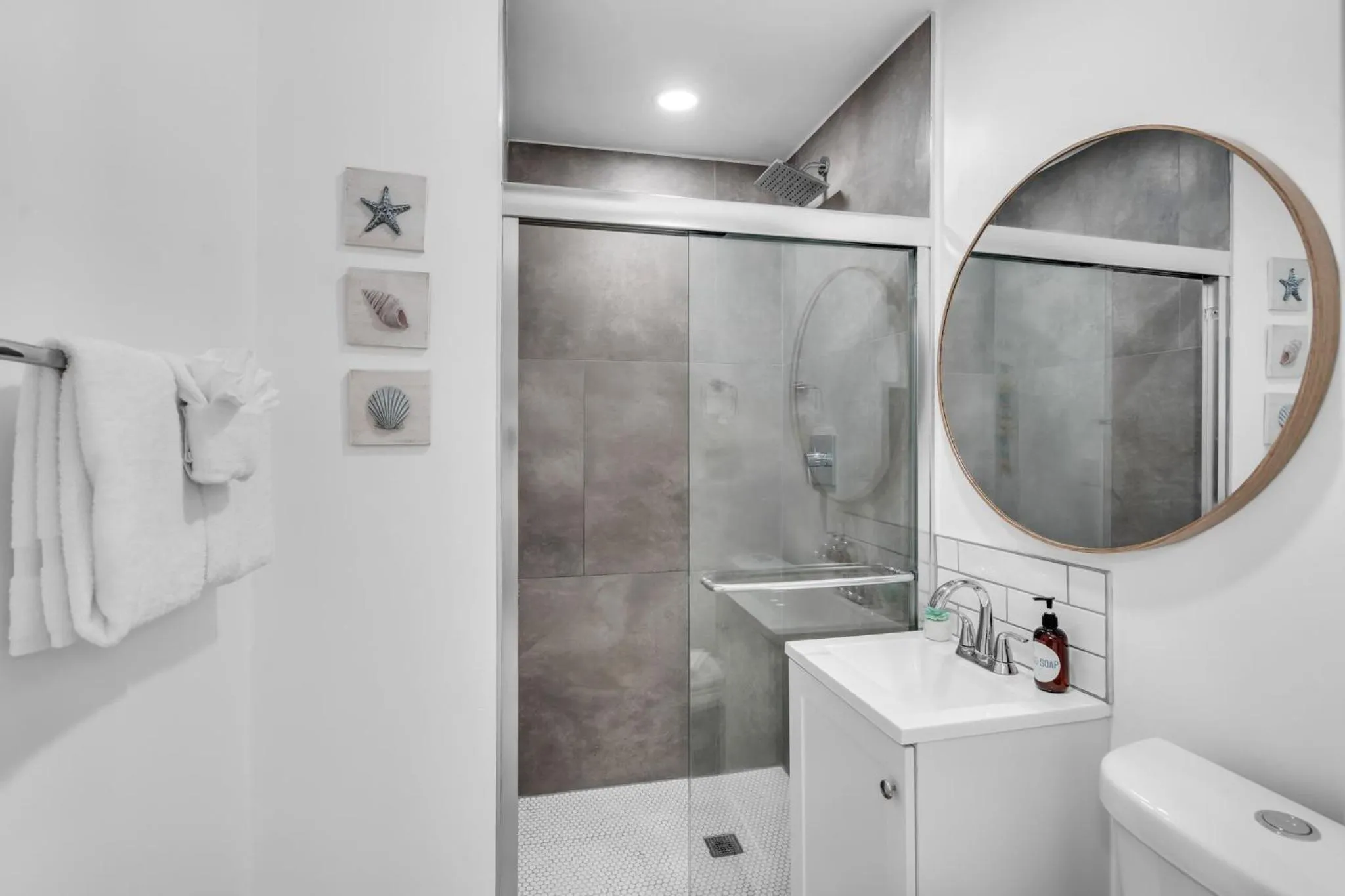 Shower in Galleria Apartments By Lowkl