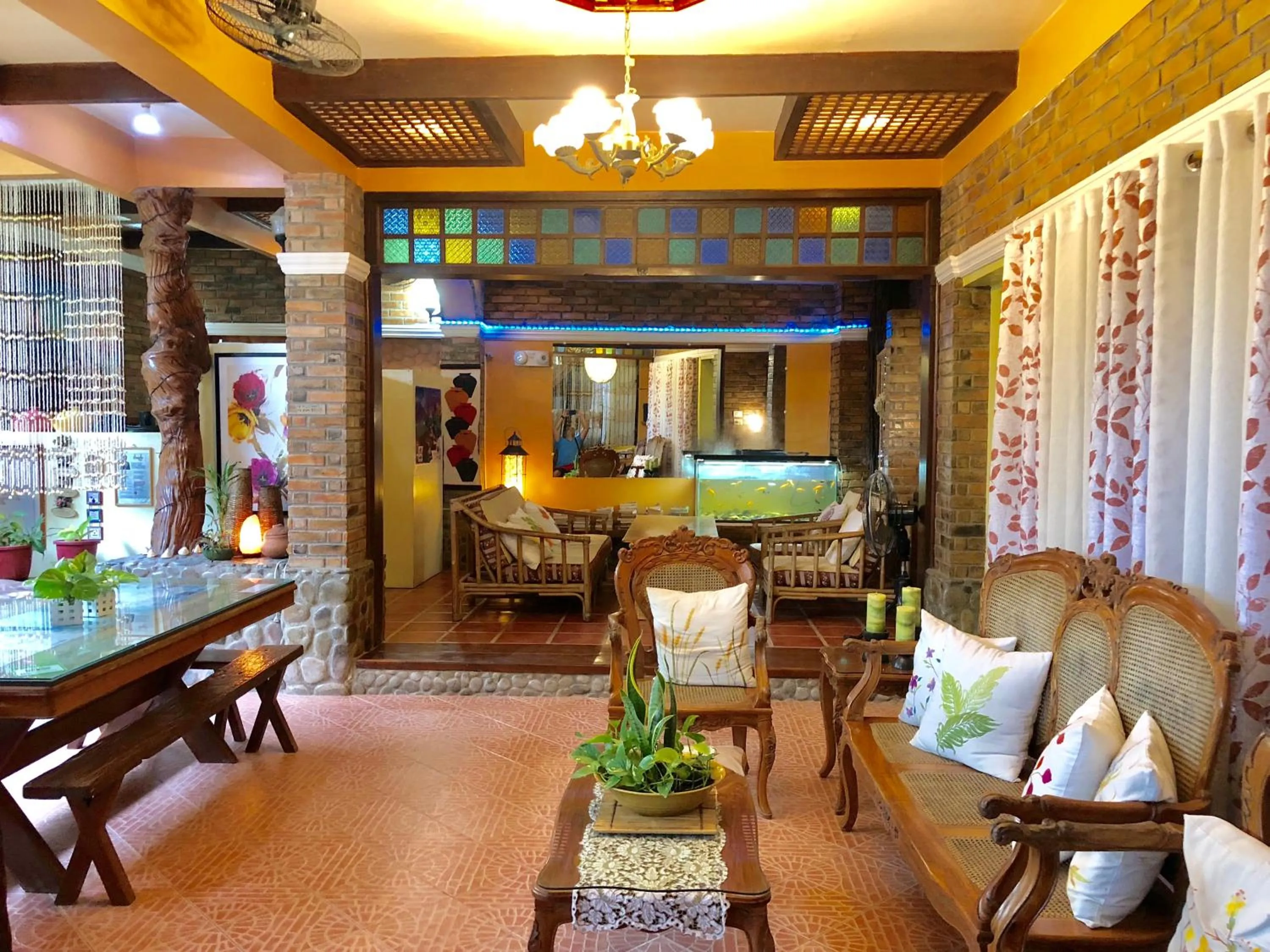 Communal lounge/ TV room in Balai Tinay Guesthouse