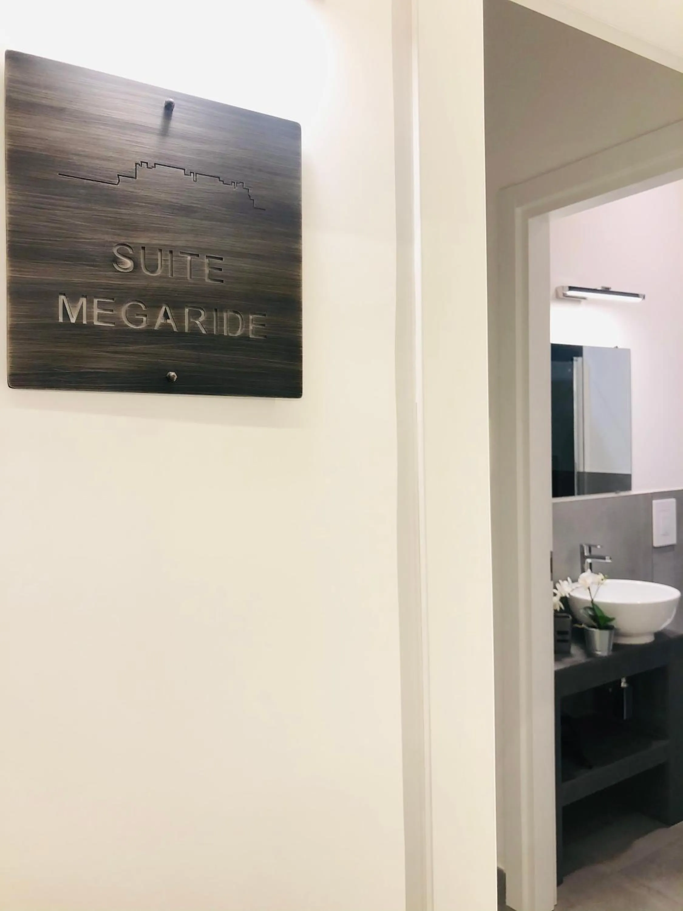 Property building in VESUCHARME SUITE Luxury Room