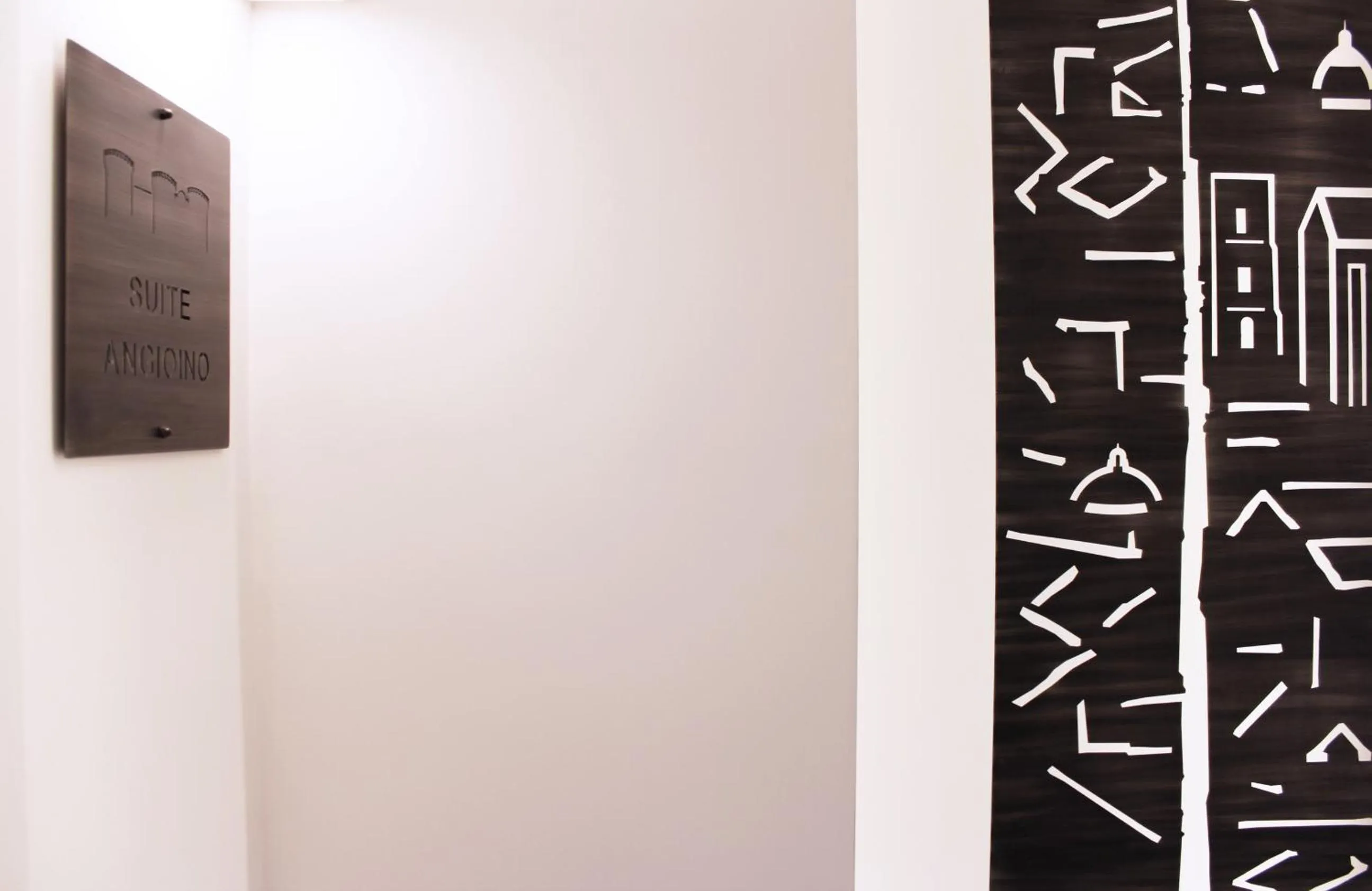 Decorative detail in VESUCHARME SUITE Luxury Room