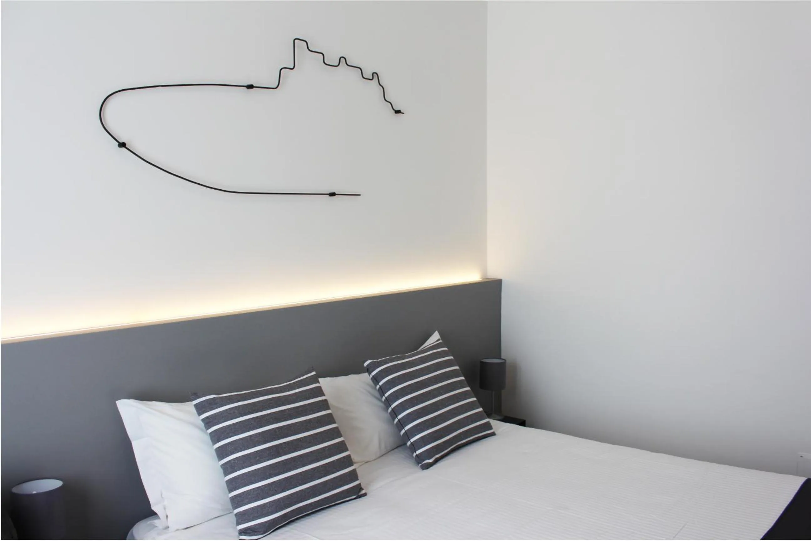 Photo of the whole room, Bed in VESUCHARME SUITE Luxury Room