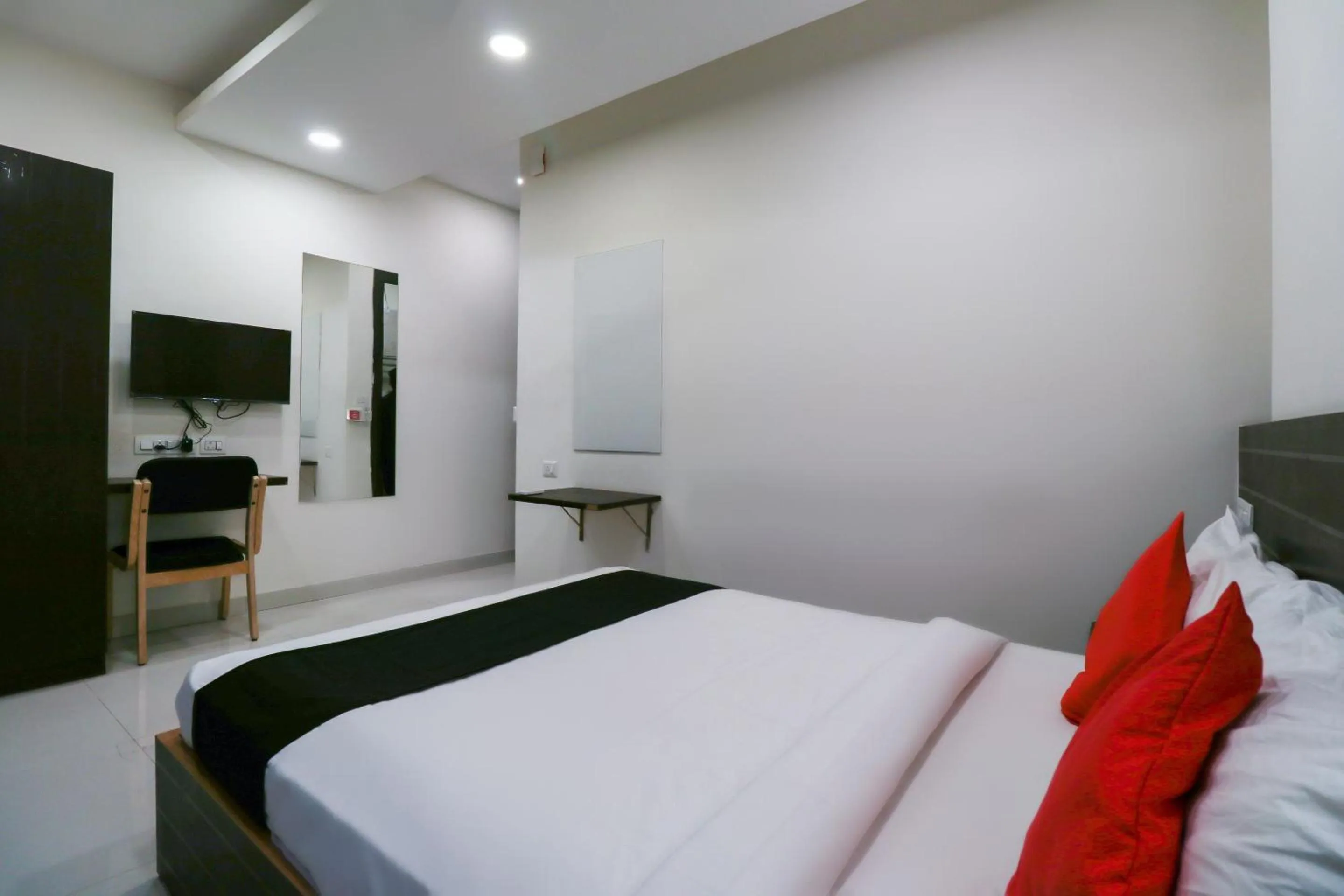 Bedroom, Bed in Capital O GN Suites