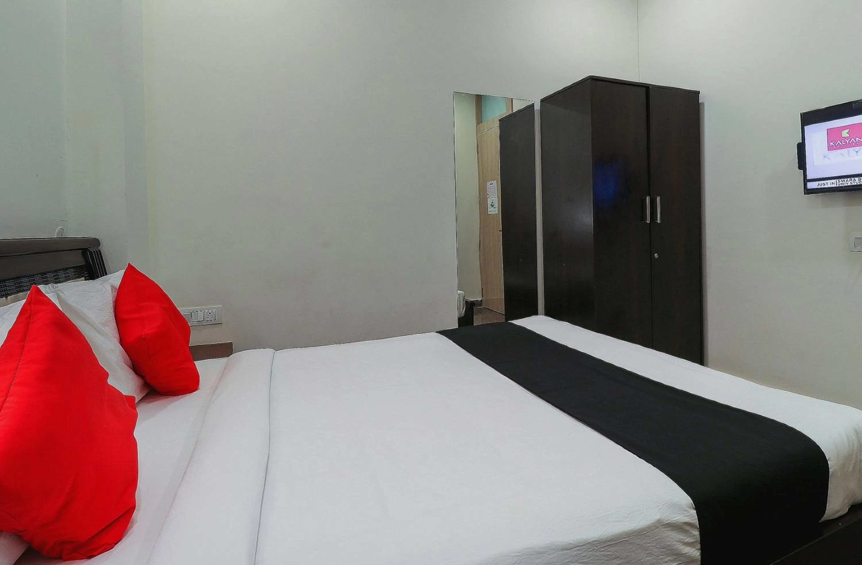 Bedroom, Bed in Capital O GN Suites