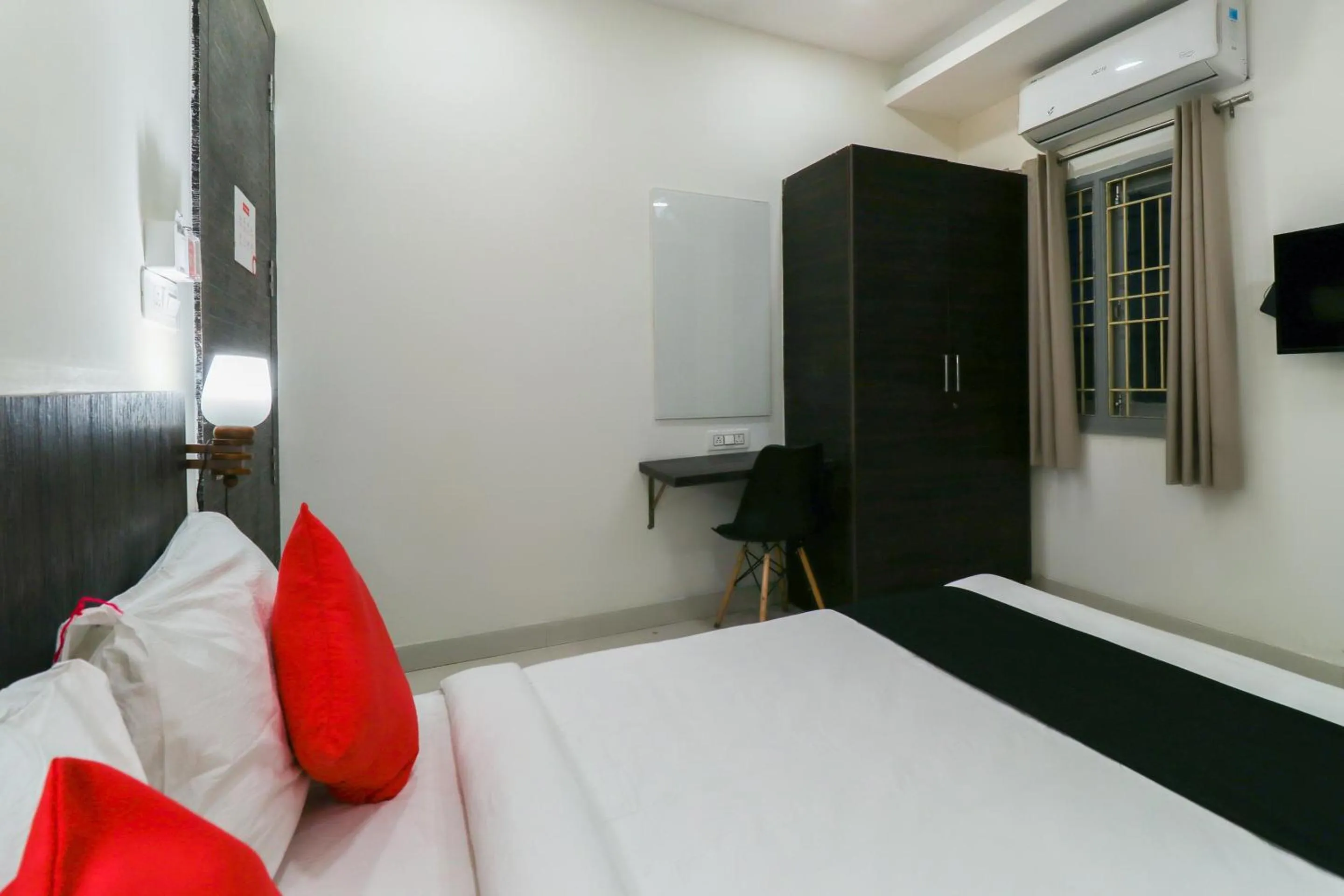 Bedroom, Bed in Capital O GN Suites