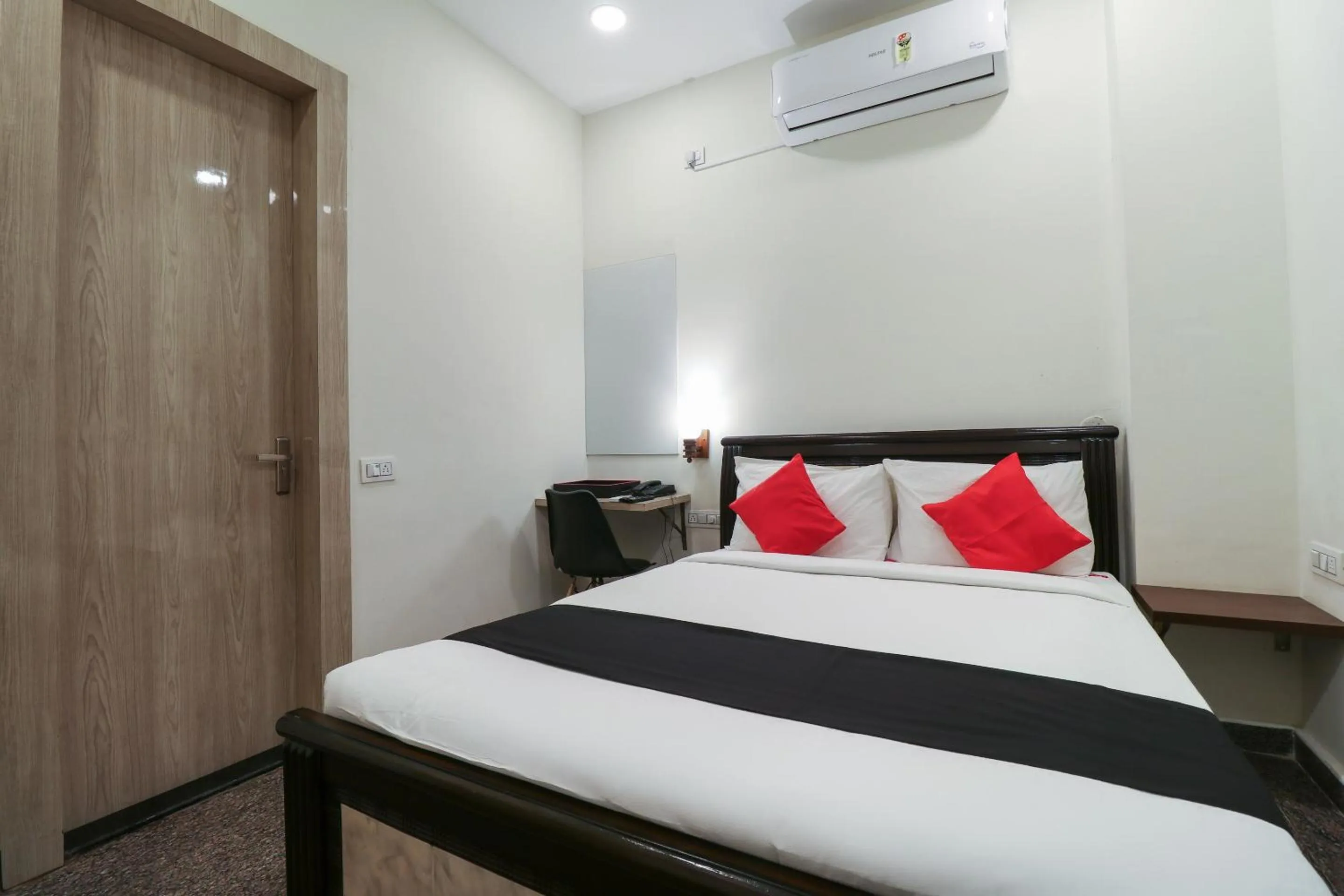 Bedroom, Bed in Capital O GN Suites