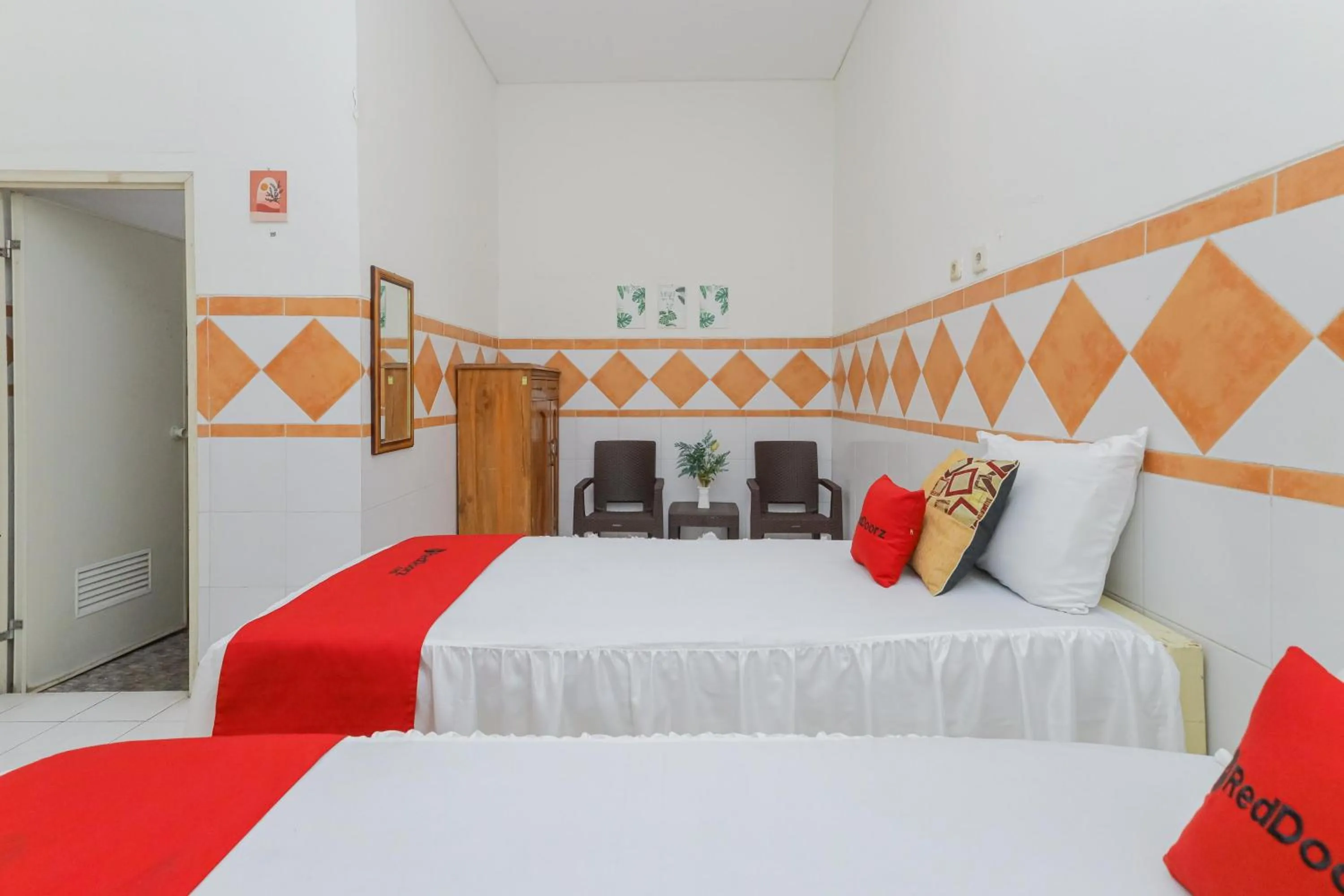 Bedroom, Bed in RedDoorz Syariah at Mojosari