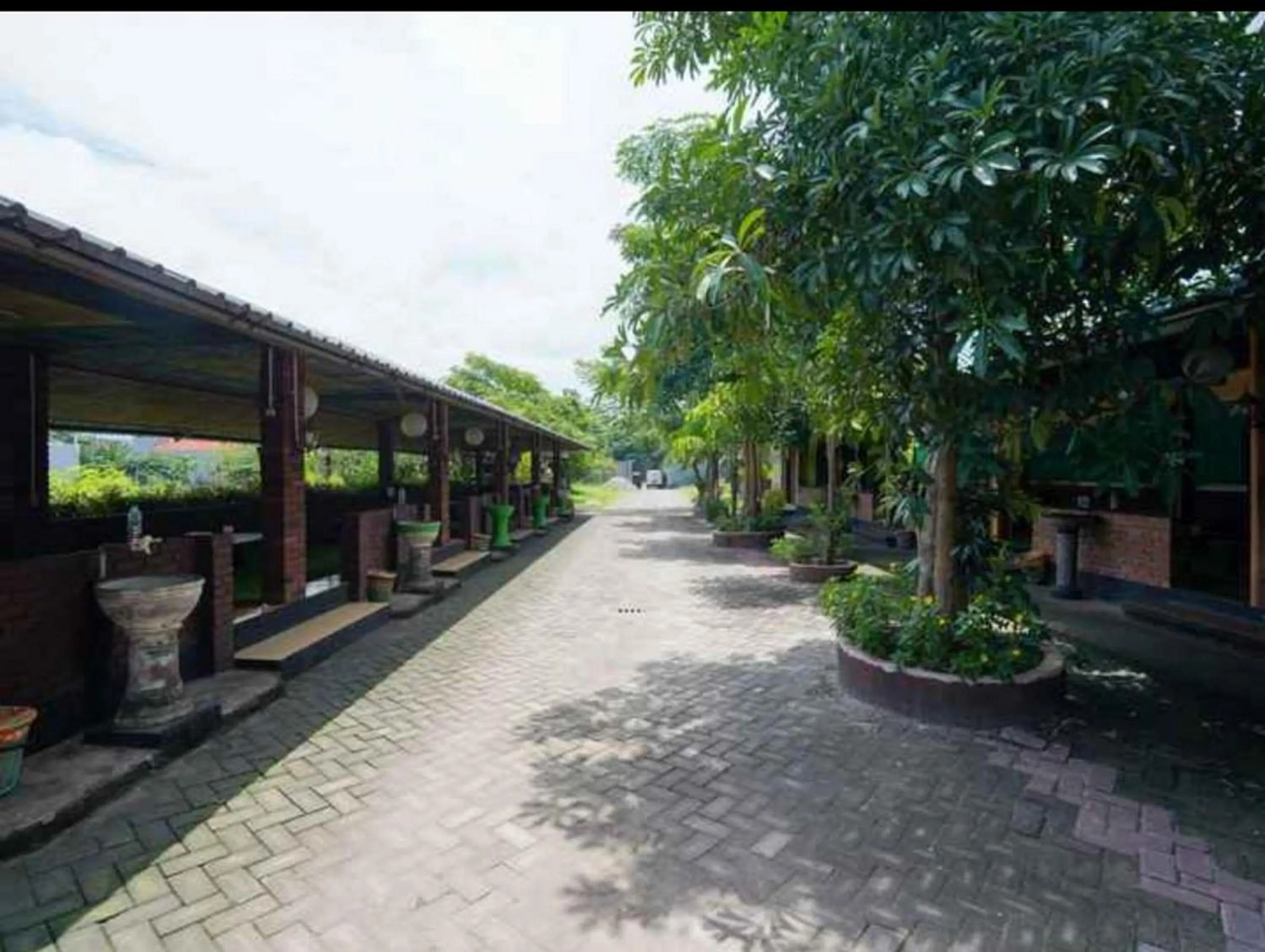 Dining area in RedDoorz Syariah at Mojosari