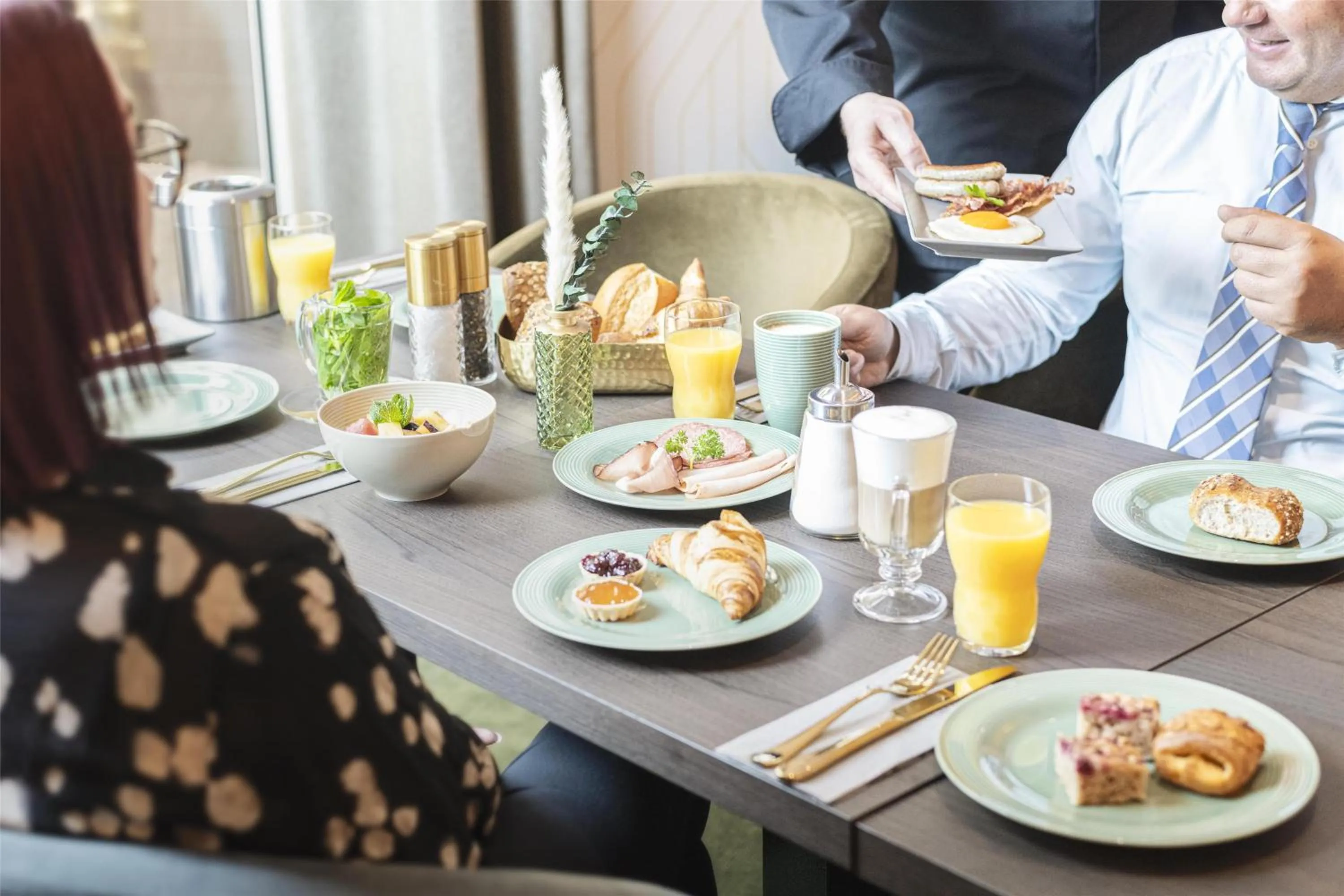 Food and drinks in Hotel Essener Hof; Sure Hotel Collection by Best Western