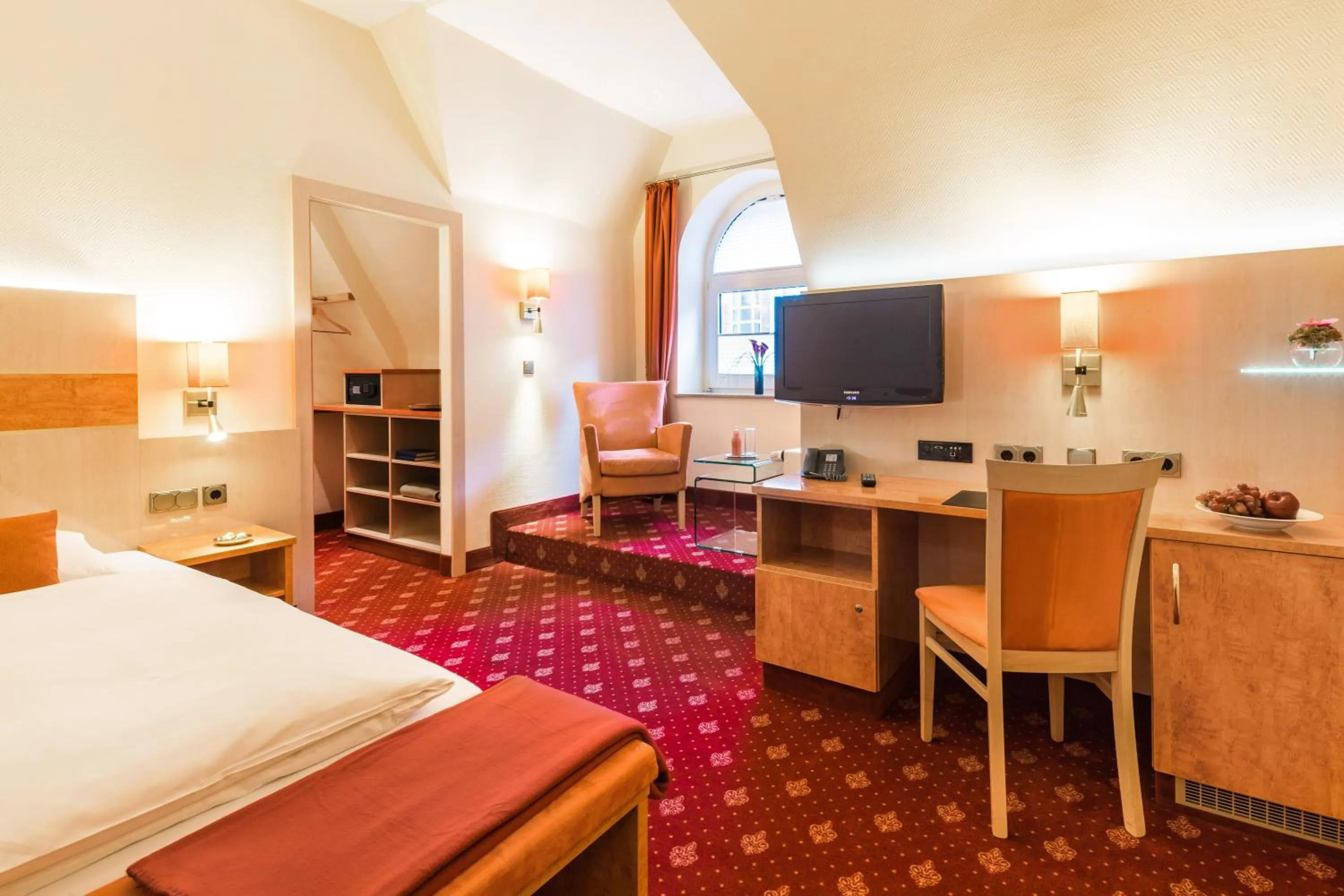 Photo of the whole room, Bed in Hotel Essener Hof; Sure Hotel Collection by Best Western