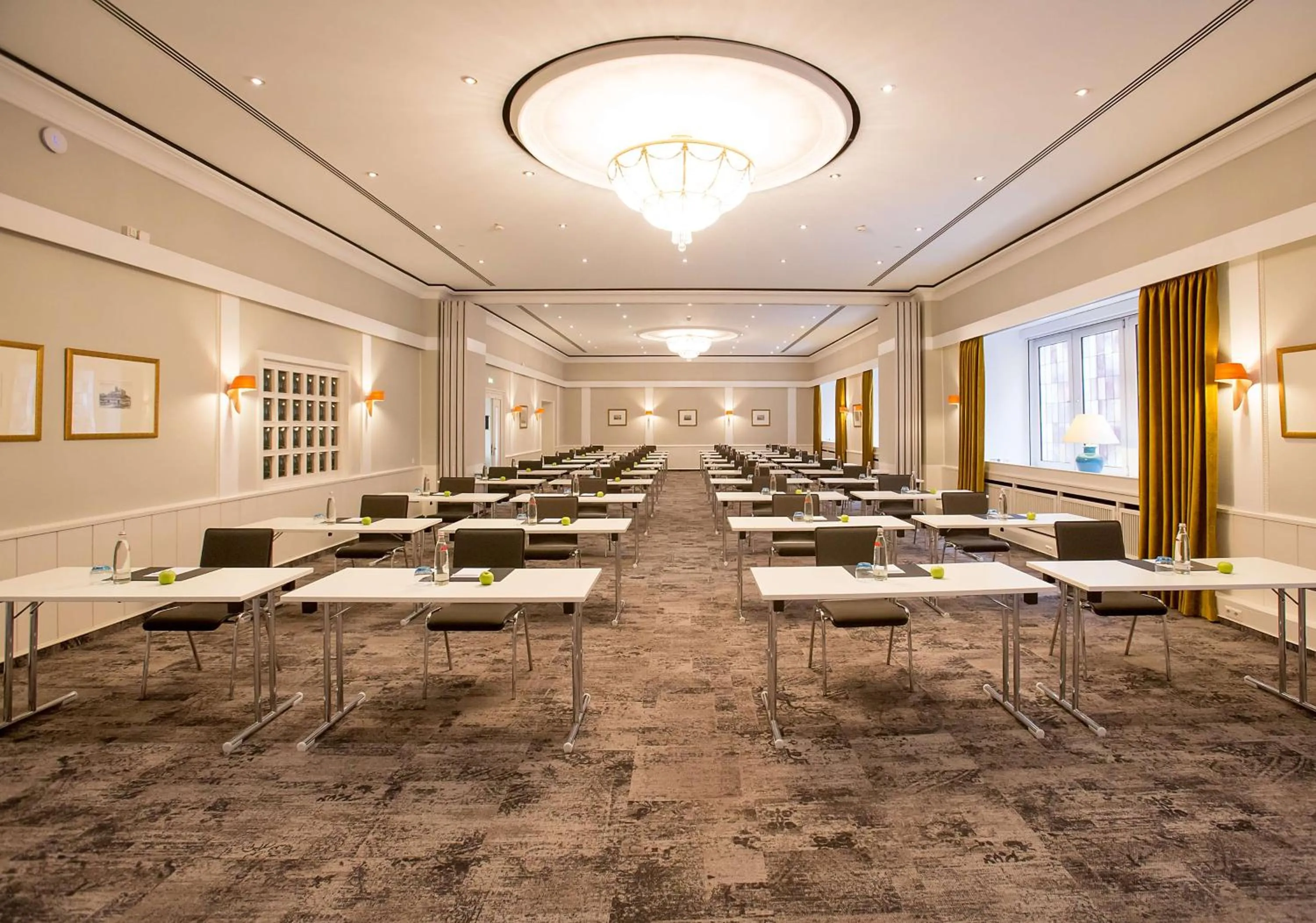 Meeting/conference room in Hotel Essener Hof; Sure Hotel Collection by Best Western
