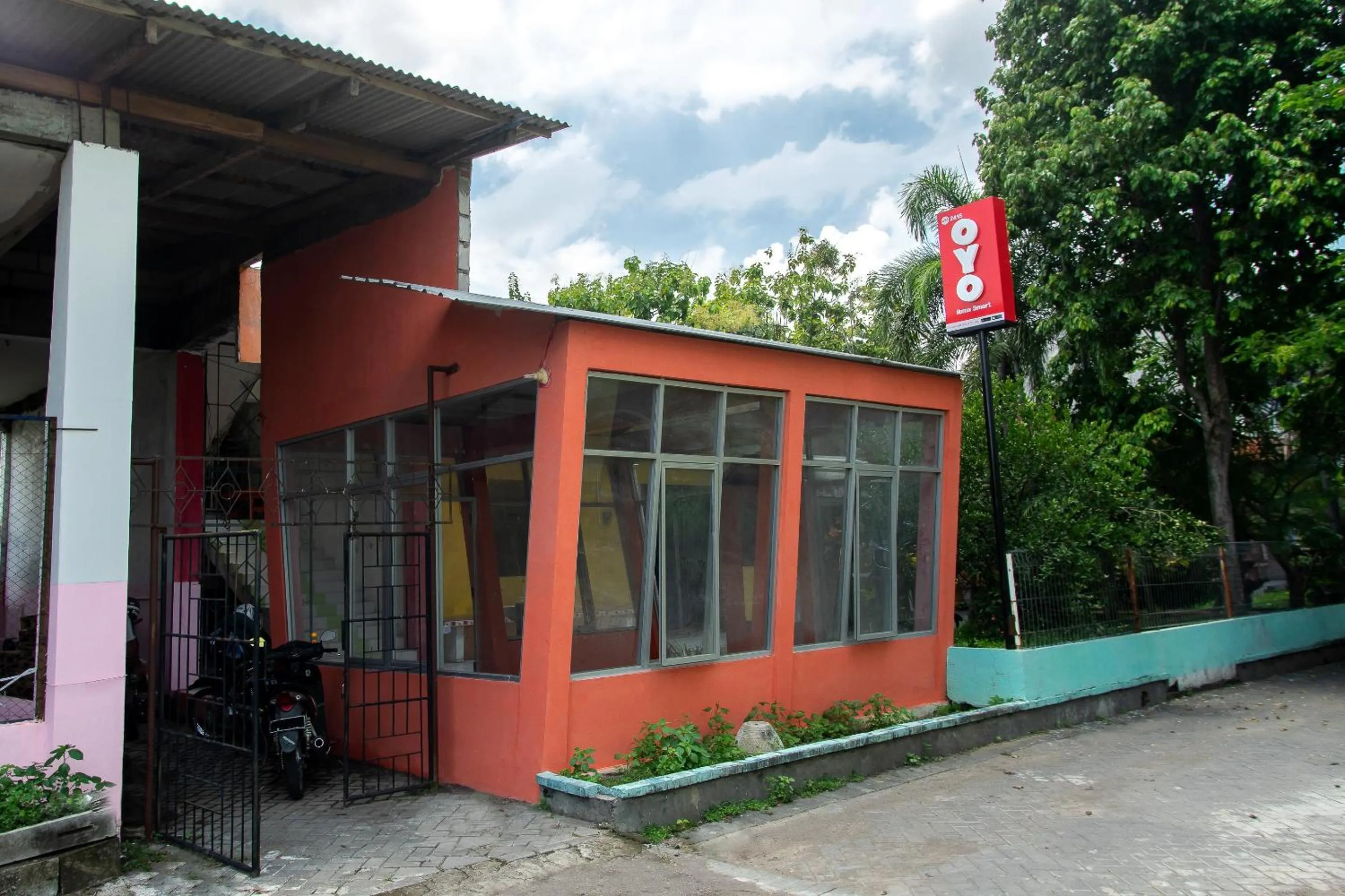 Facade/entrance in Hotel O Ibma Smart Syariah