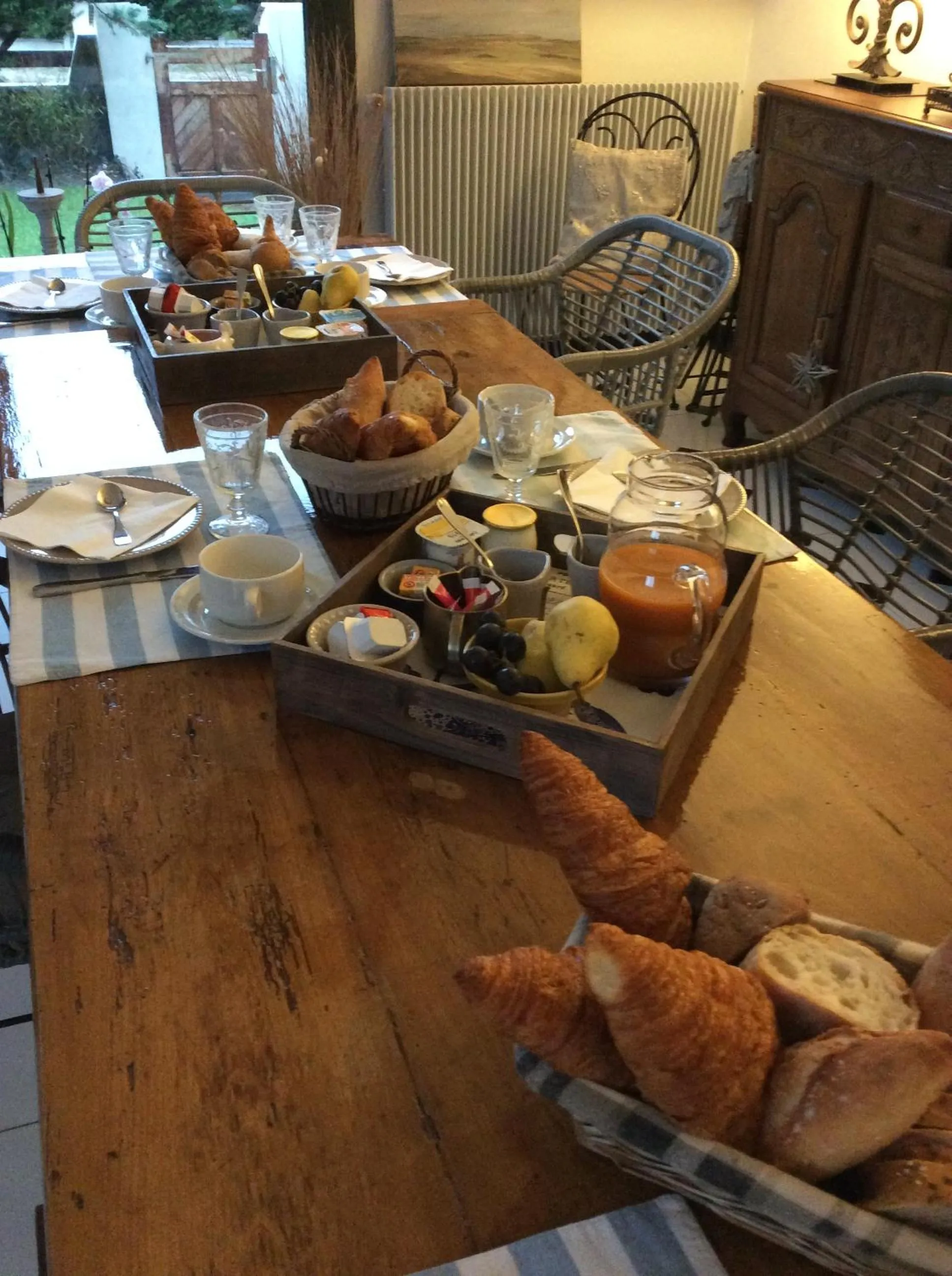 Continental breakfast in La VILLA en BAIE