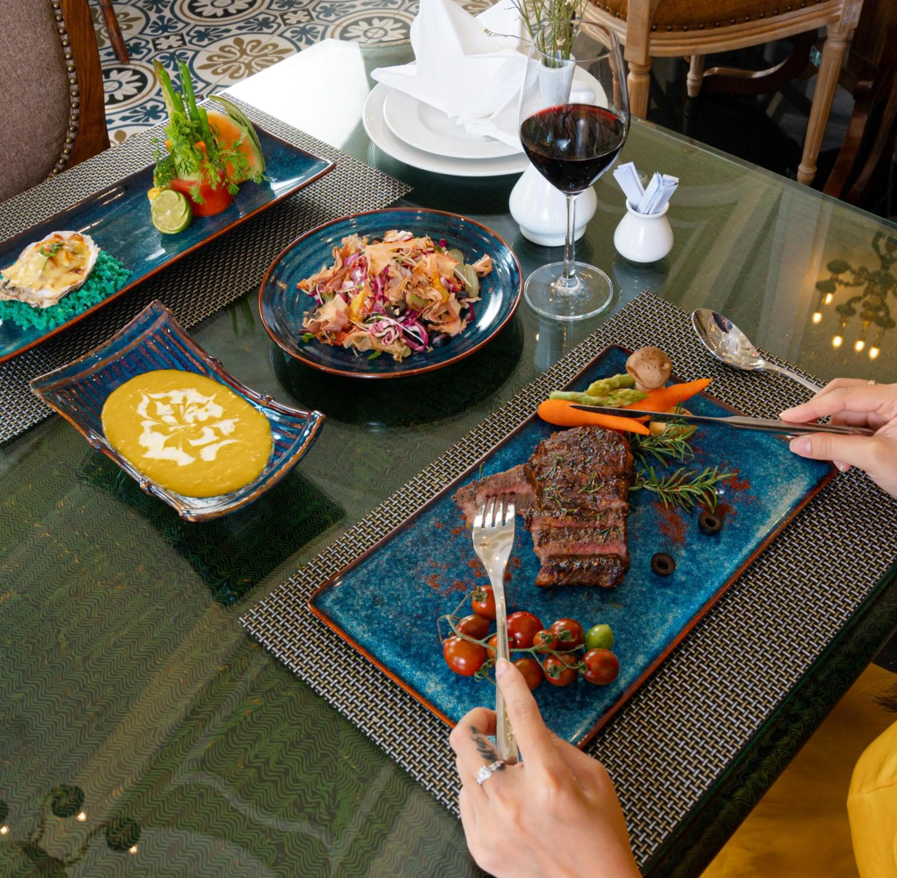 Restaurant/places to eat in AVS Hotel Phu Quoc