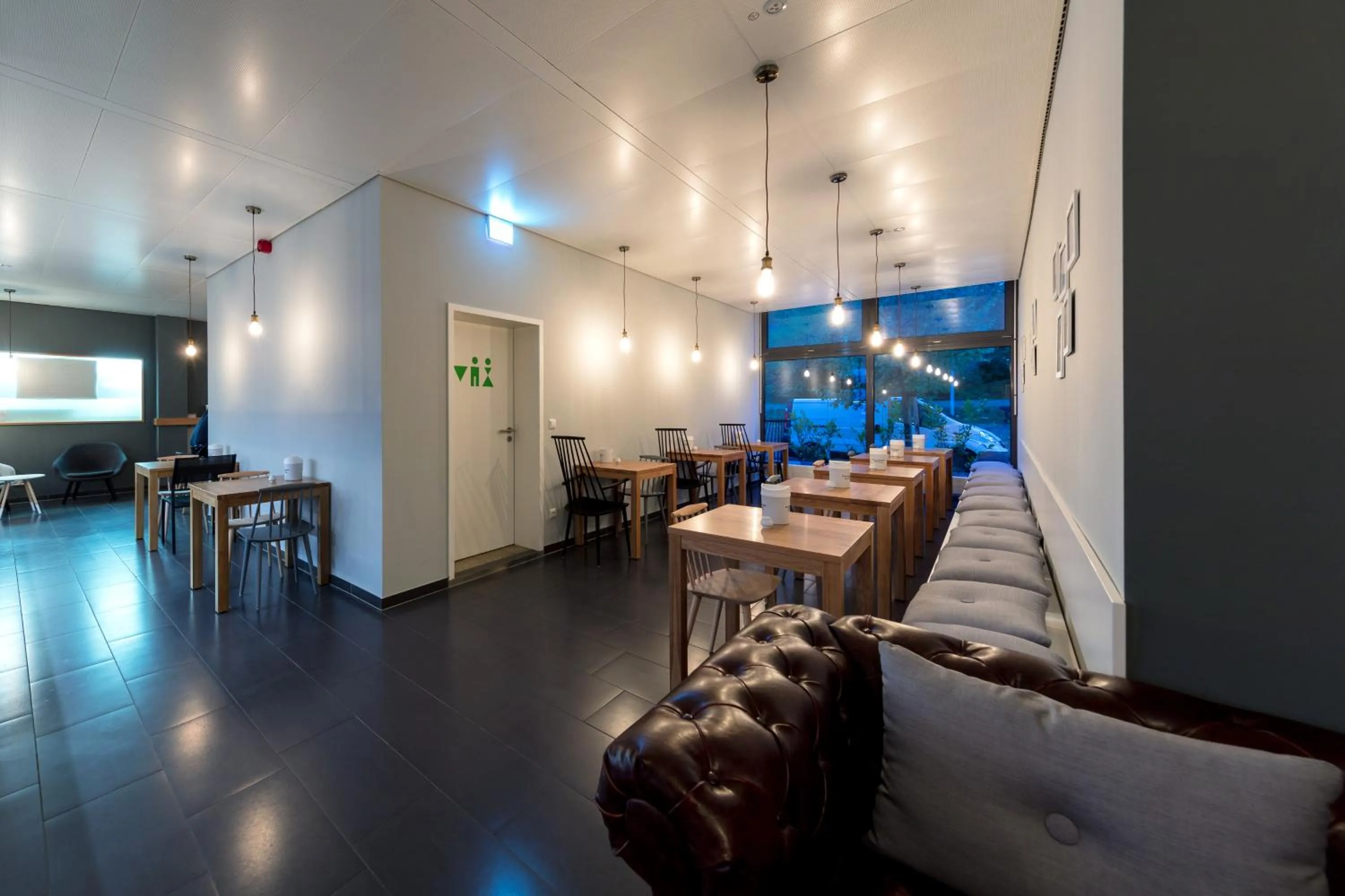 Restaurant/places to eat in mk hotel stuttgart