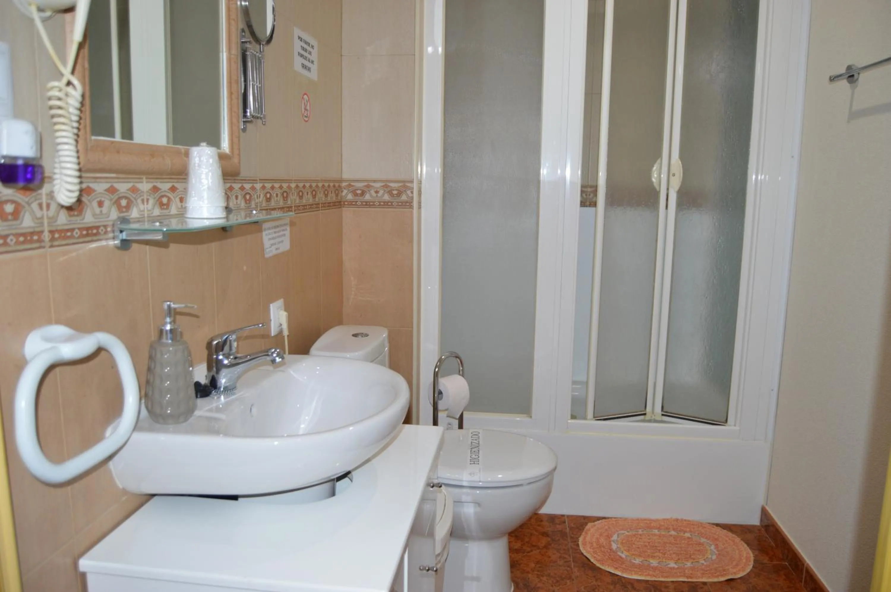 Bathroom in Hostal Carrizo