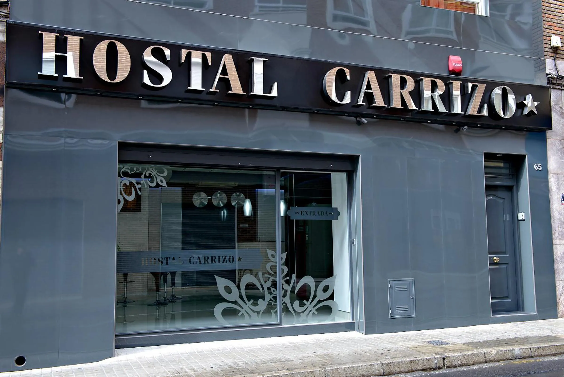 Facade/entrance in Hostal Carrizo