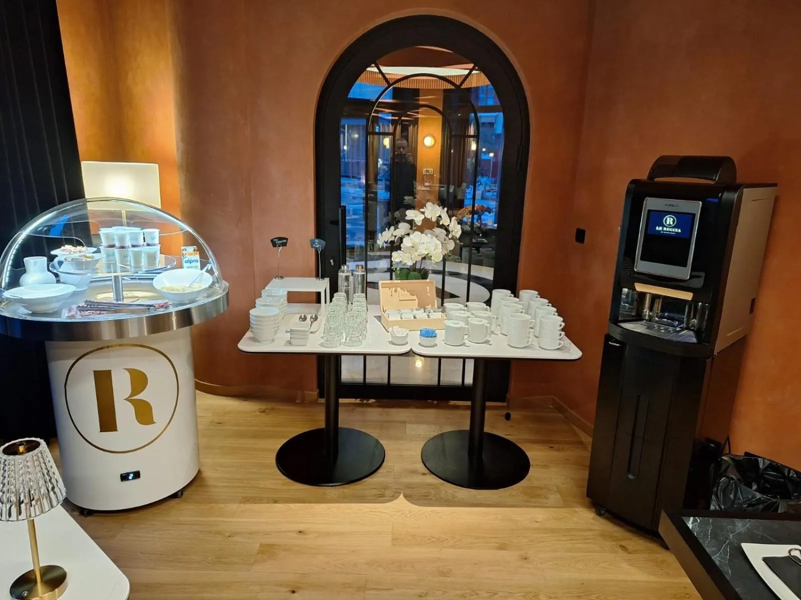 Breakfast in Hôtel et Restaurant Le Regina