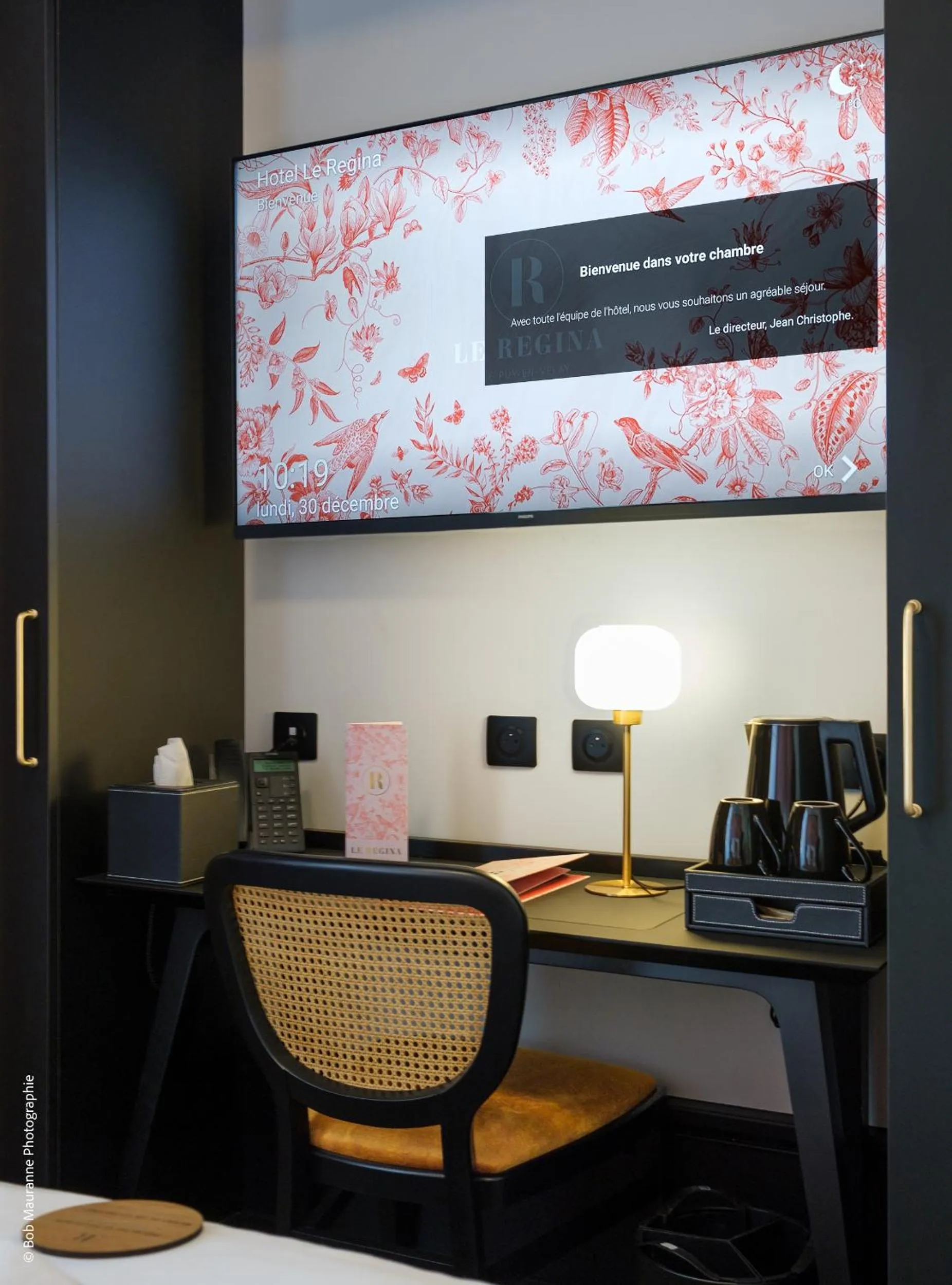 TV and multimedia in Hôtel et Restaurant Le Regina