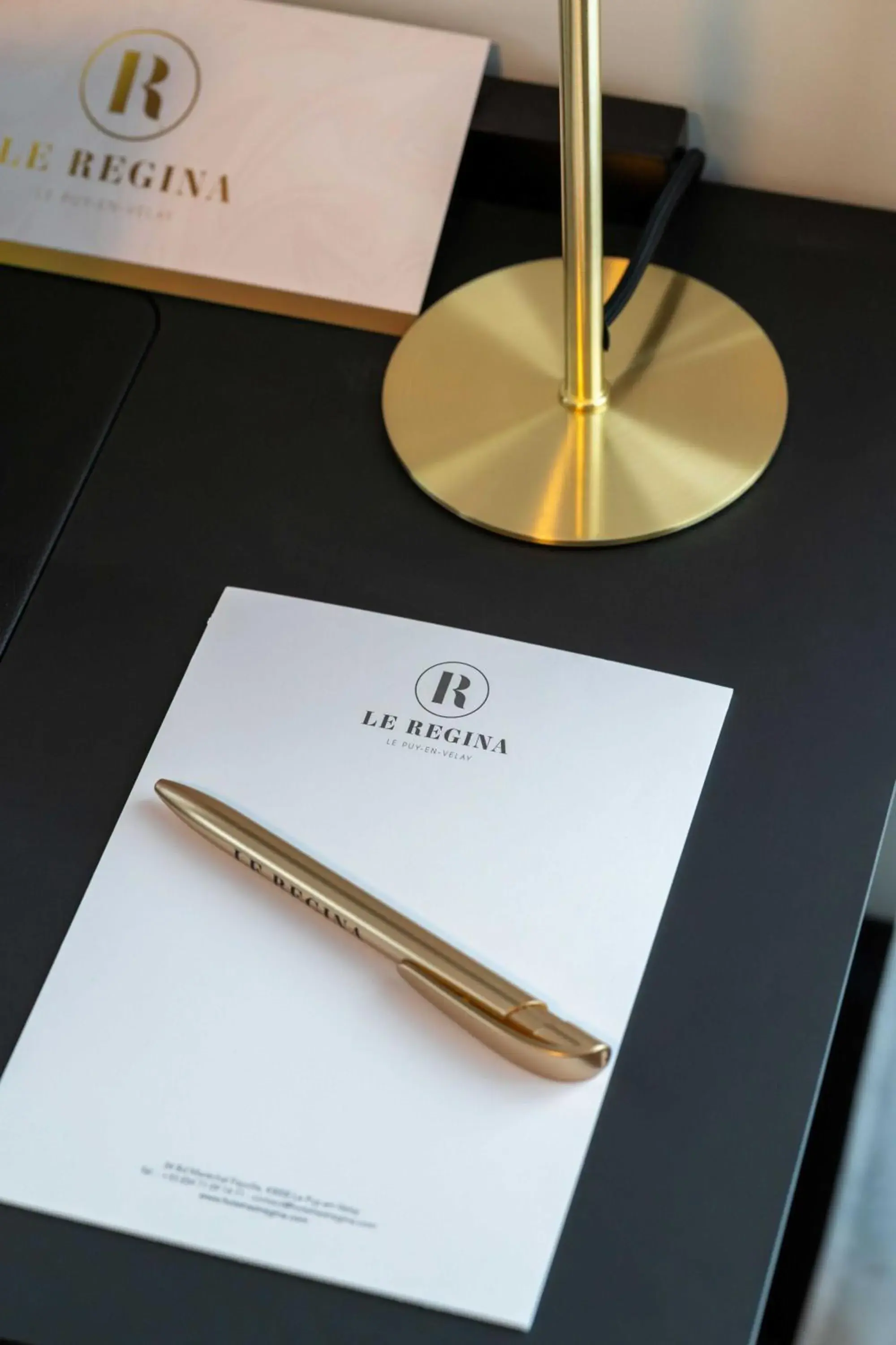 Standard Double Room in Hôtel et Restaurant Le Regina Standard Double Room in Hôtel et Restaurant Le Regina