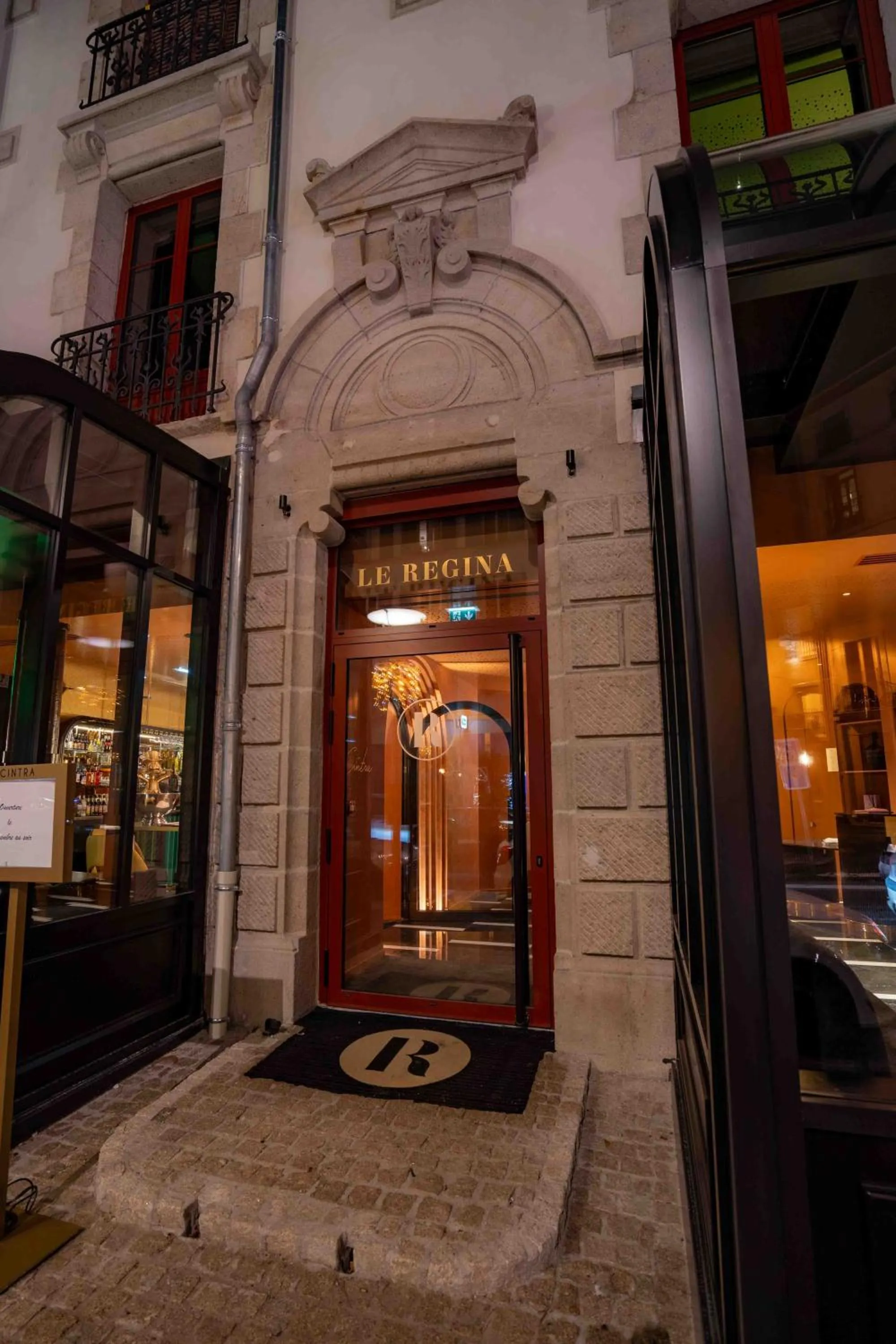 Facade/entrance in Hôtel et Restaurant Le Regina