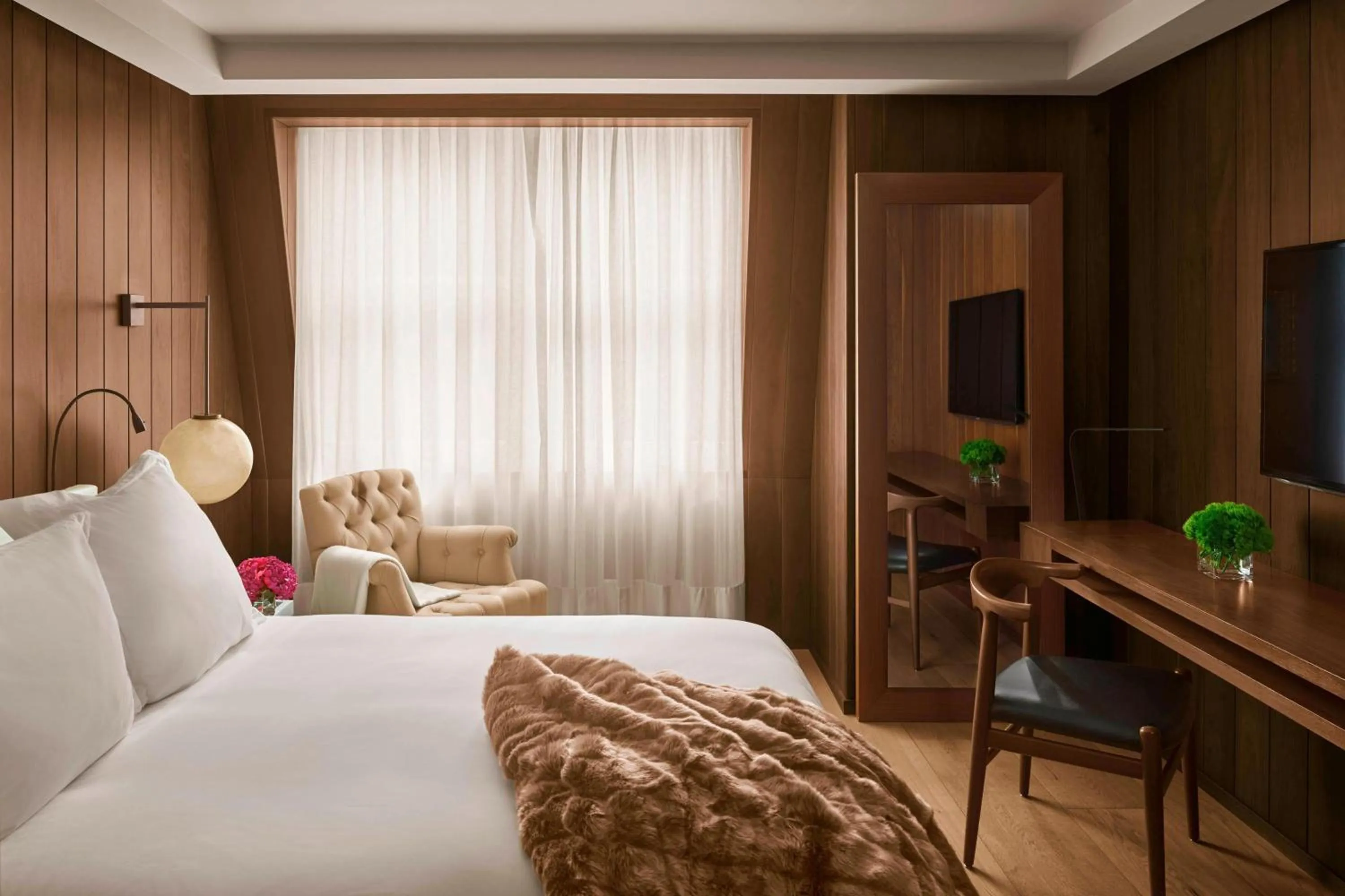 Photo of the whole room, Bed in The London EDITION