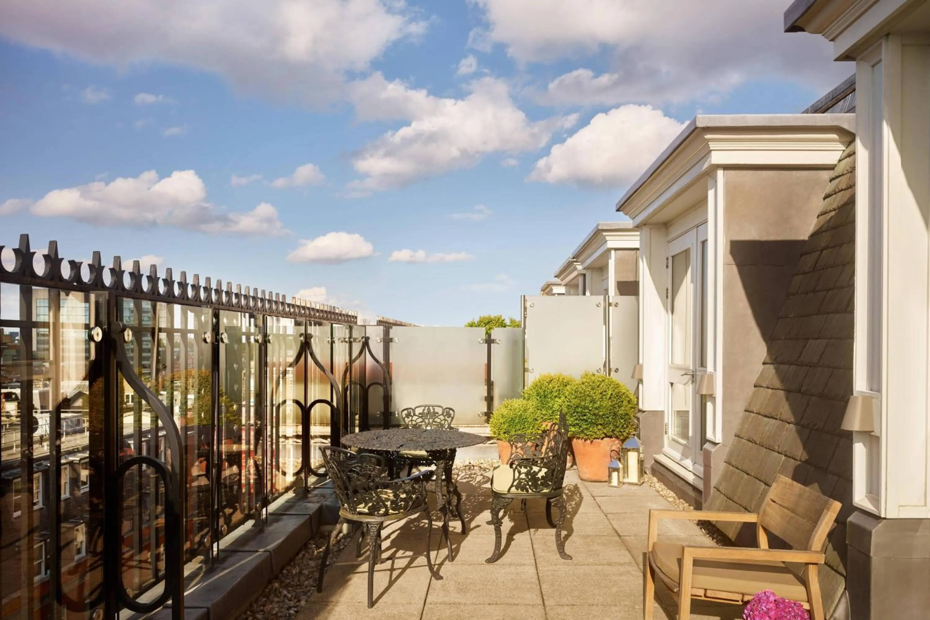 Photo of the whole room in The London EDITION