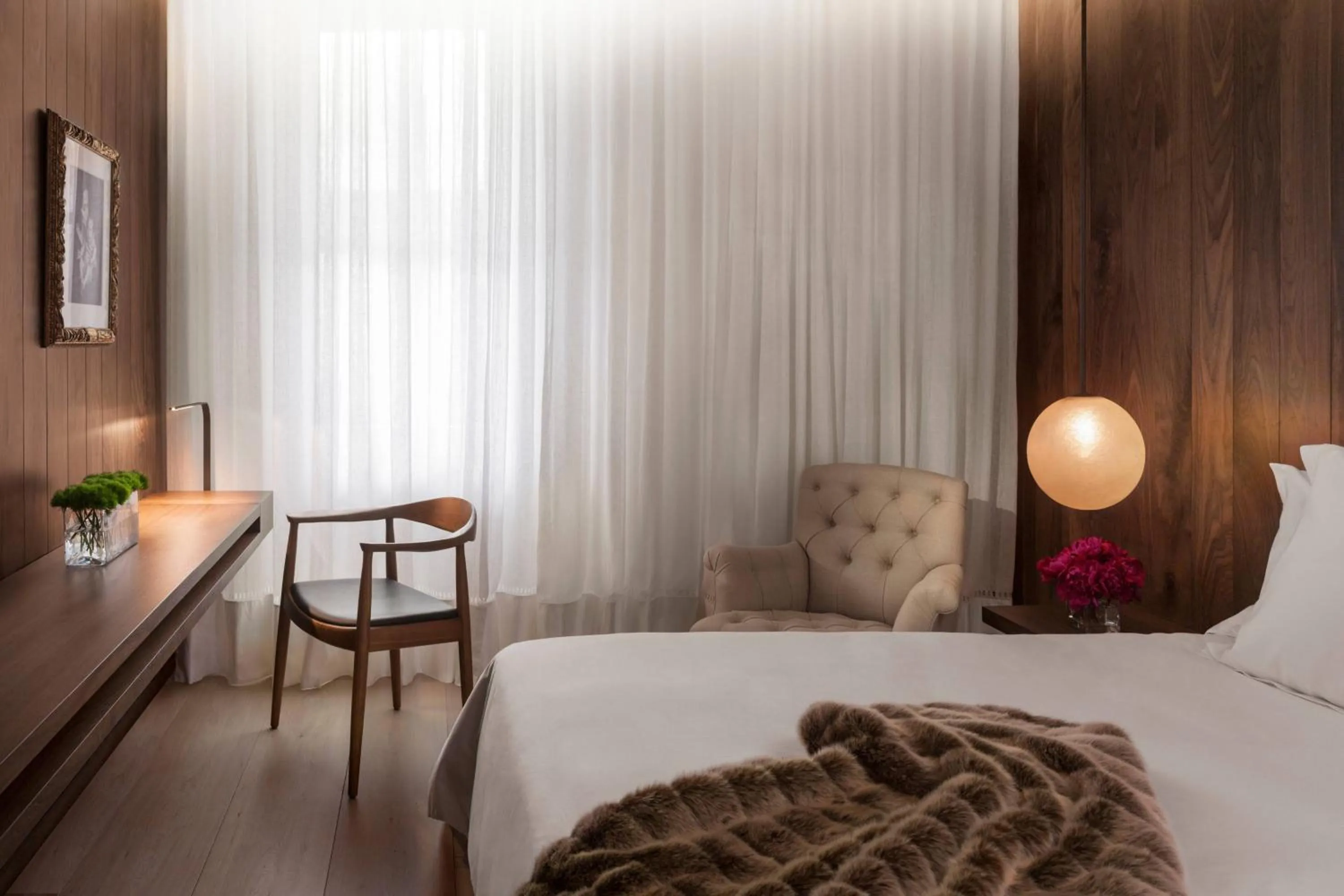 Bedroom, Bed in The London EDITION