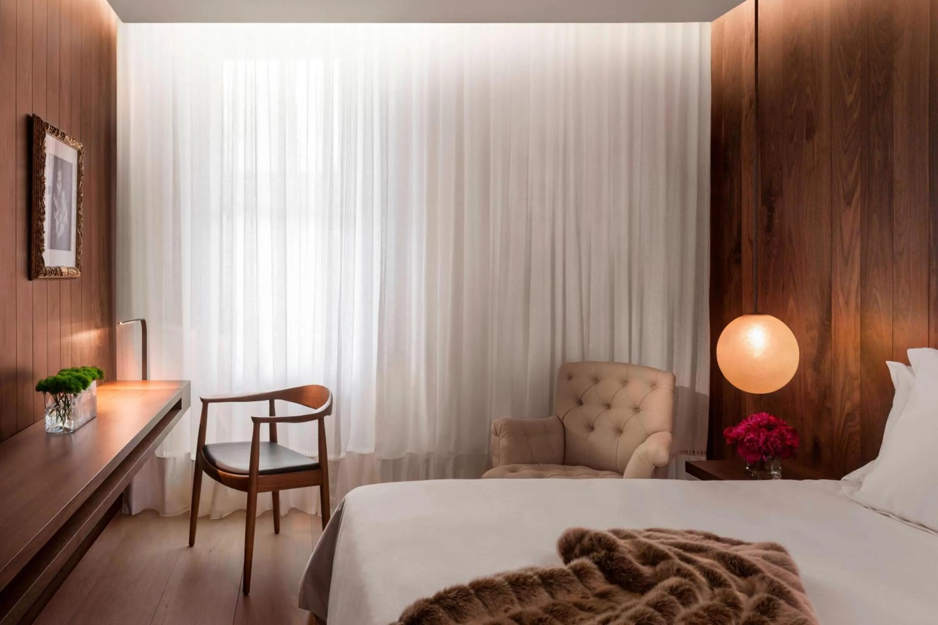 Photo of the whole room, Bed in The London EDITION