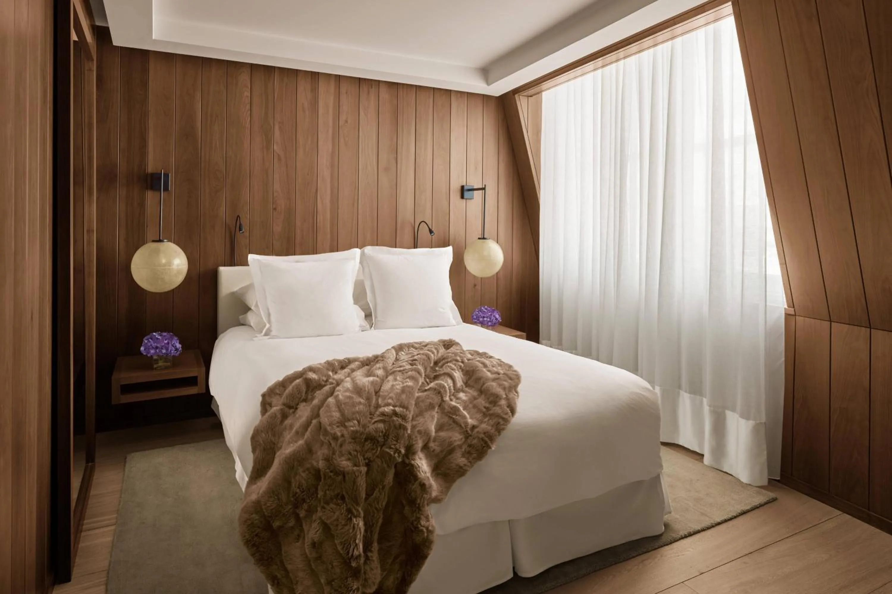 Photo of the whole room, Bed in The London EDITION