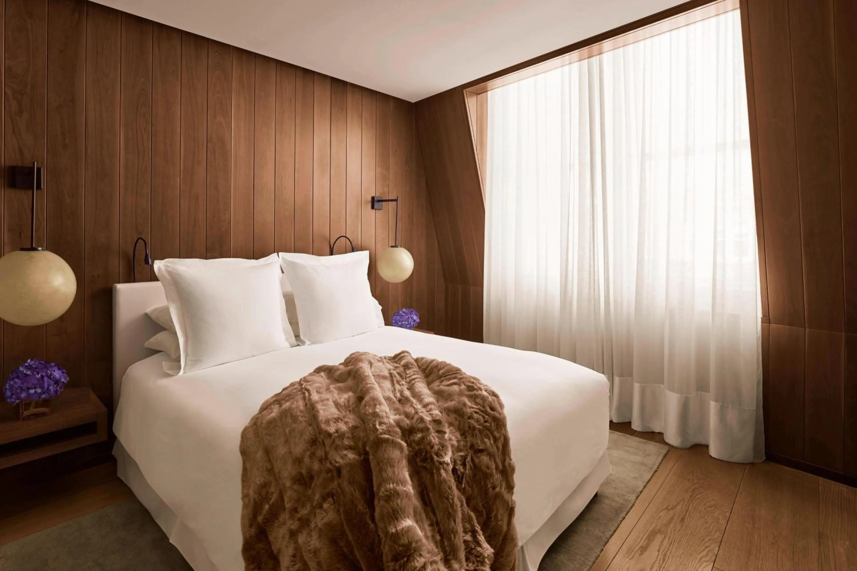 Bedroom, Bed in The London EDITION