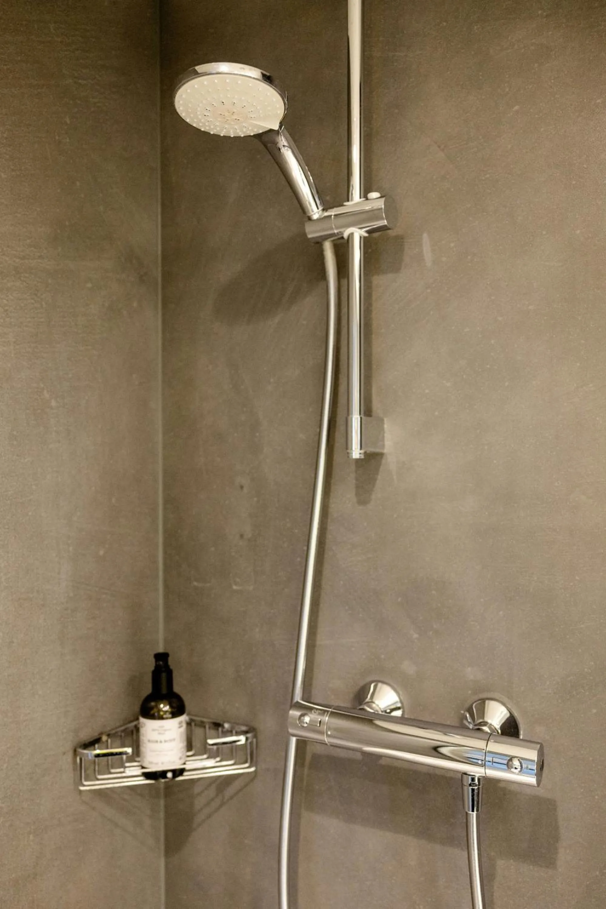Bathroom in Motel One Frankfurt-Hauptbahnhof