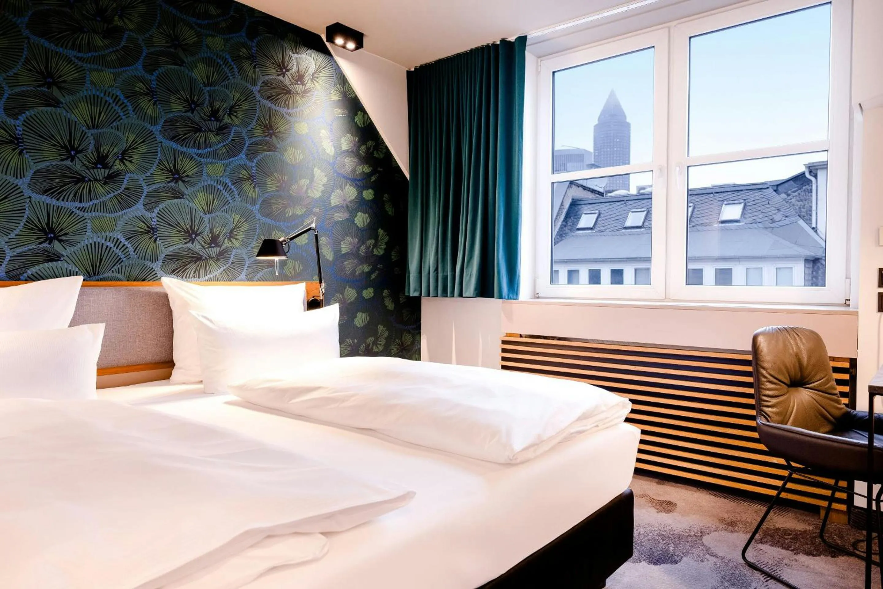 Photo of the whole room, Bed in Motel One Frankfurt-Hauptbahnhof